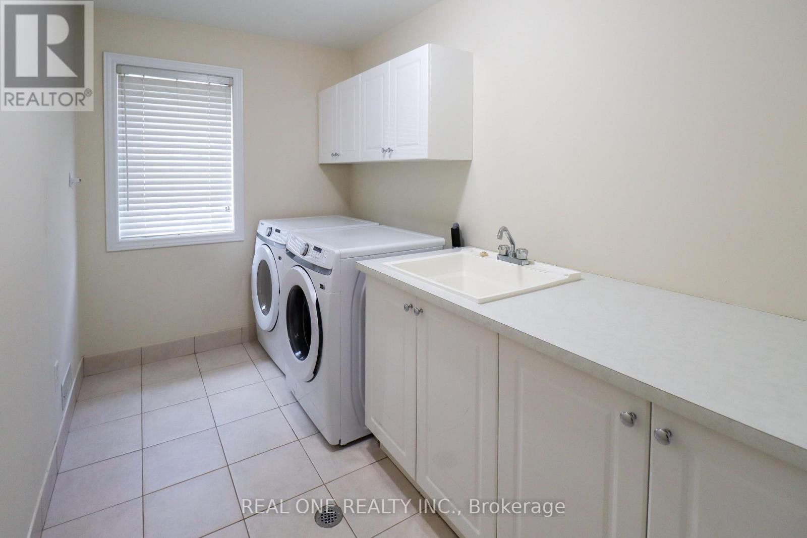 1330 Kestell Boulevard, Oakville, Ontario L6H 0C8 - Photo 43 - W12592928