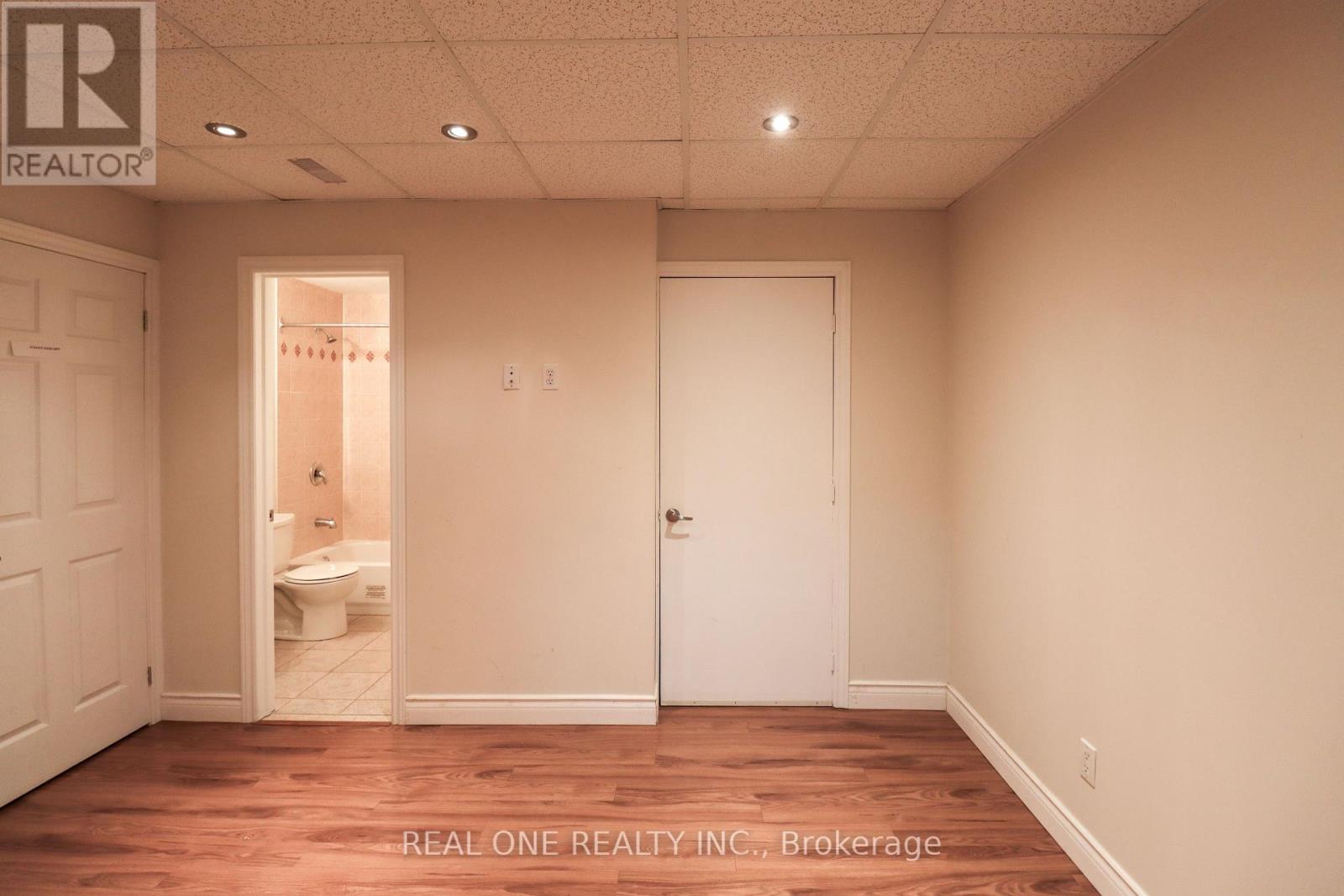 1330 Kestell Boulevard, Oakville, Ontario L6H 0C8 - Photo 44 - W12592928