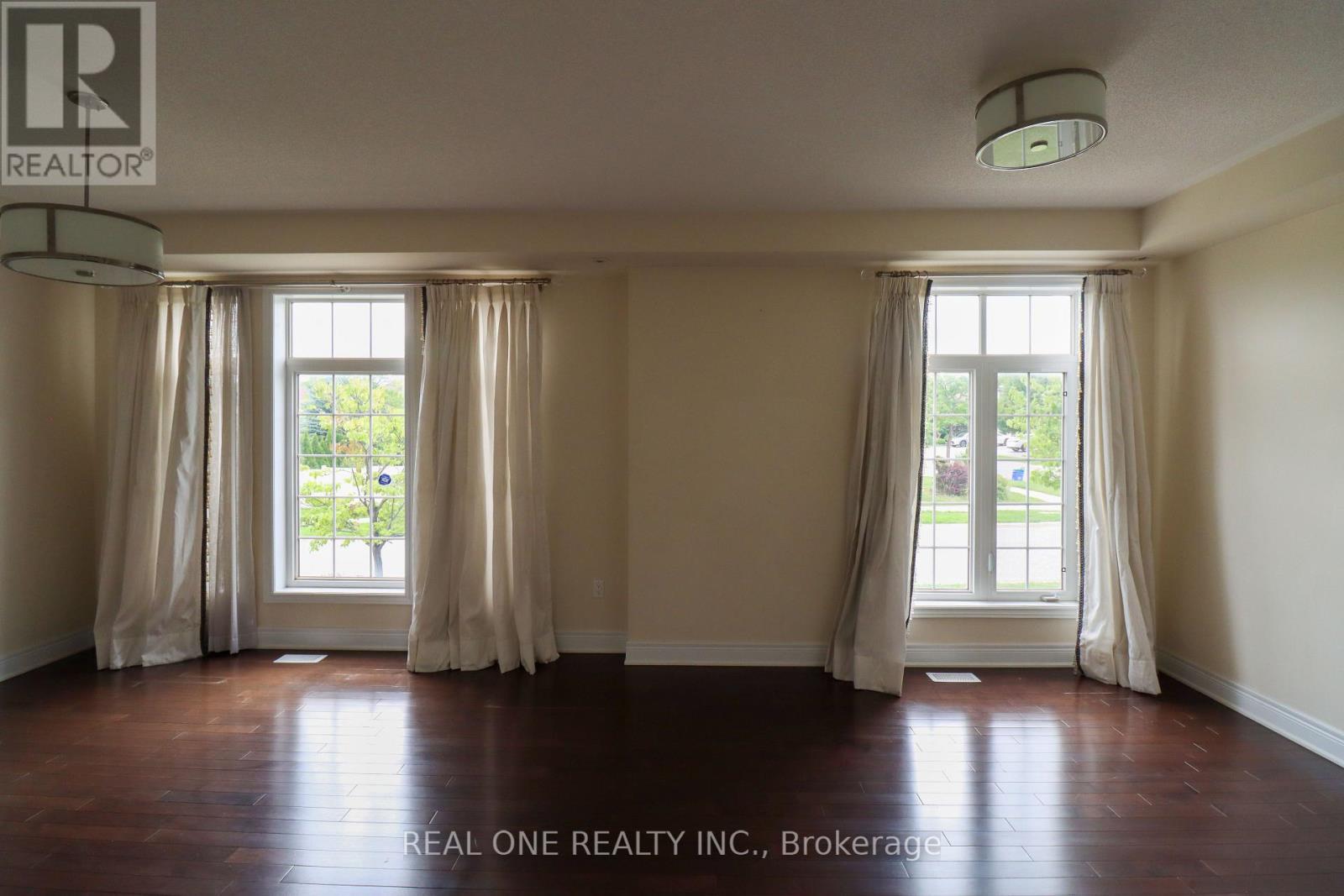 1330 Kestell Boulevard, Oakville, Ontario L6H 0C8 - Photo 5 - W12592928