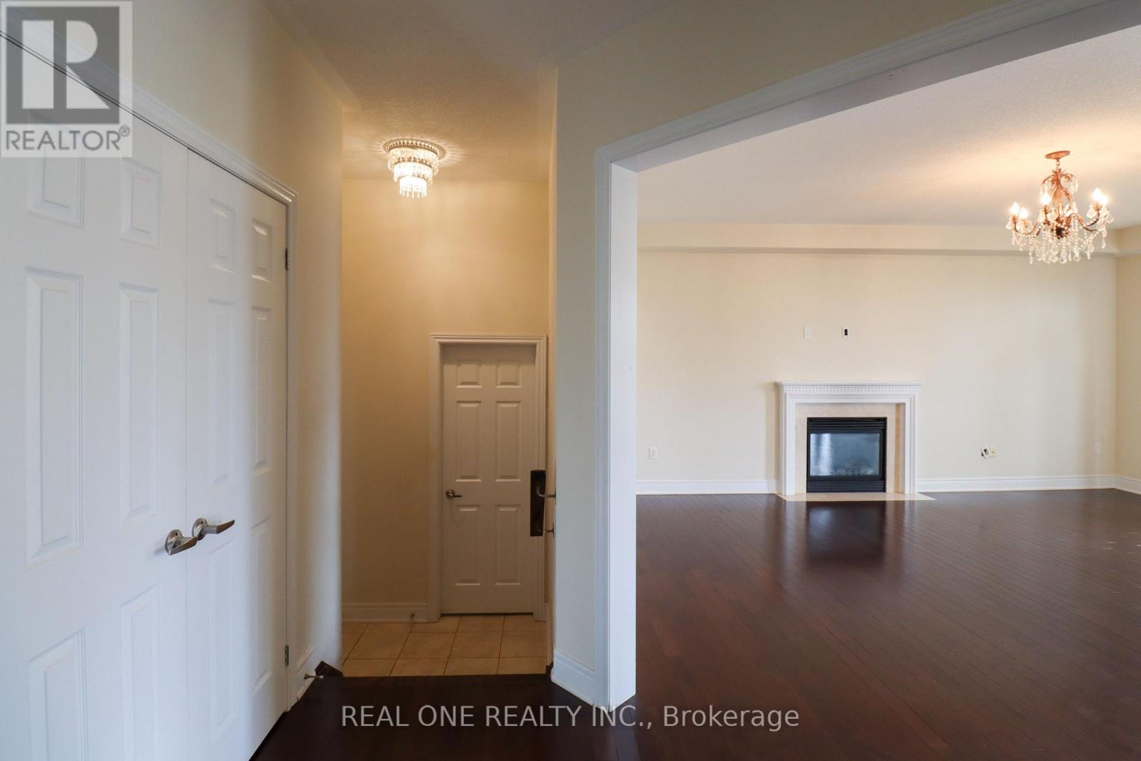 1330 Kestell Boulevard, Oakville, Ontario L6H 0C8 - Photo 8 - W12592928