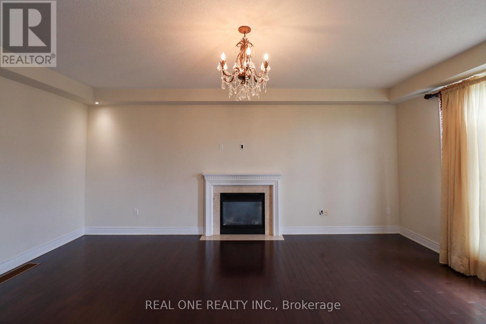 1330 Kestell Boulevard, Oakville, Ontario L6H 0C8 - Photo 9 - W12592928