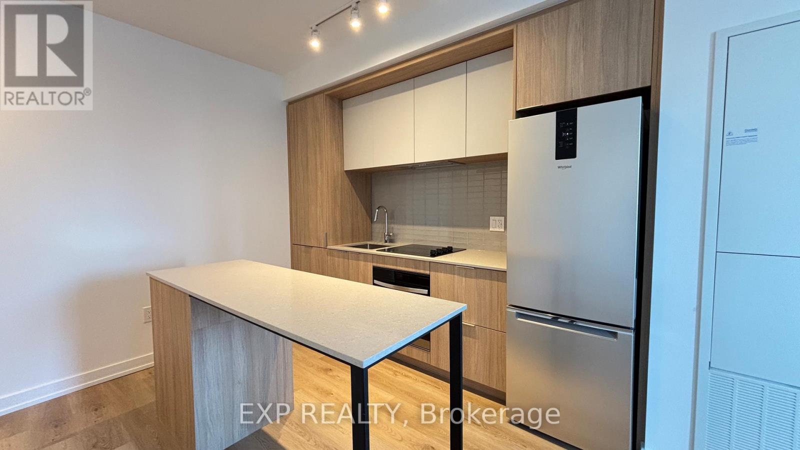 1606 - 395 Square One Drive, Mississauga, Ontario L5B 0P6 - Photo 10 - W12592958