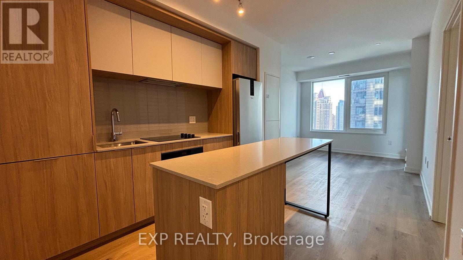 1606 - 395 Square One Drive, Mississauga, Ontario L5B 0P6 - Photo 11 - W12592958