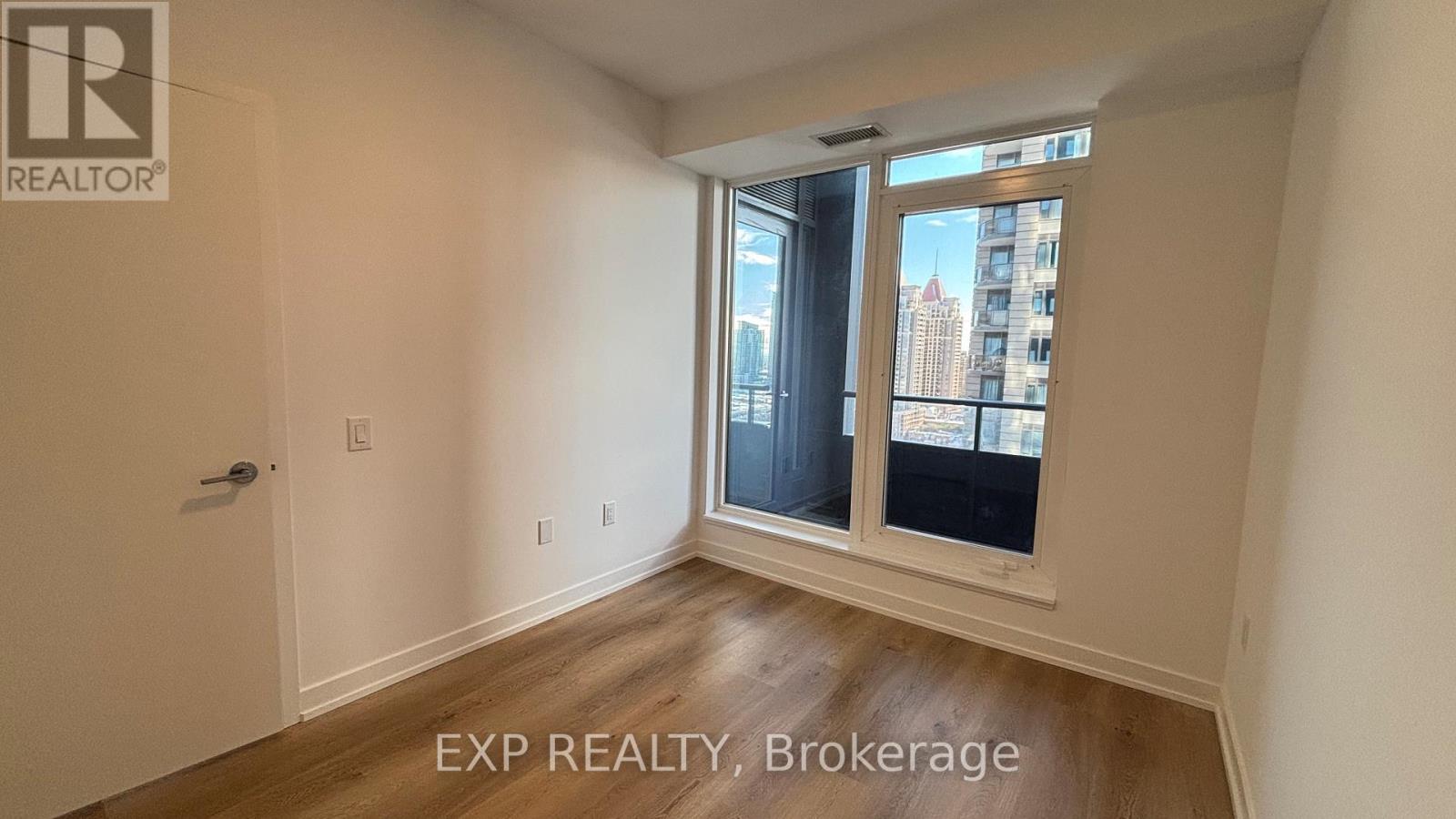 1606 - 395 Square One Drive, Mississauga, Ontario L5B 0P6 - Photo 12 - W12592958