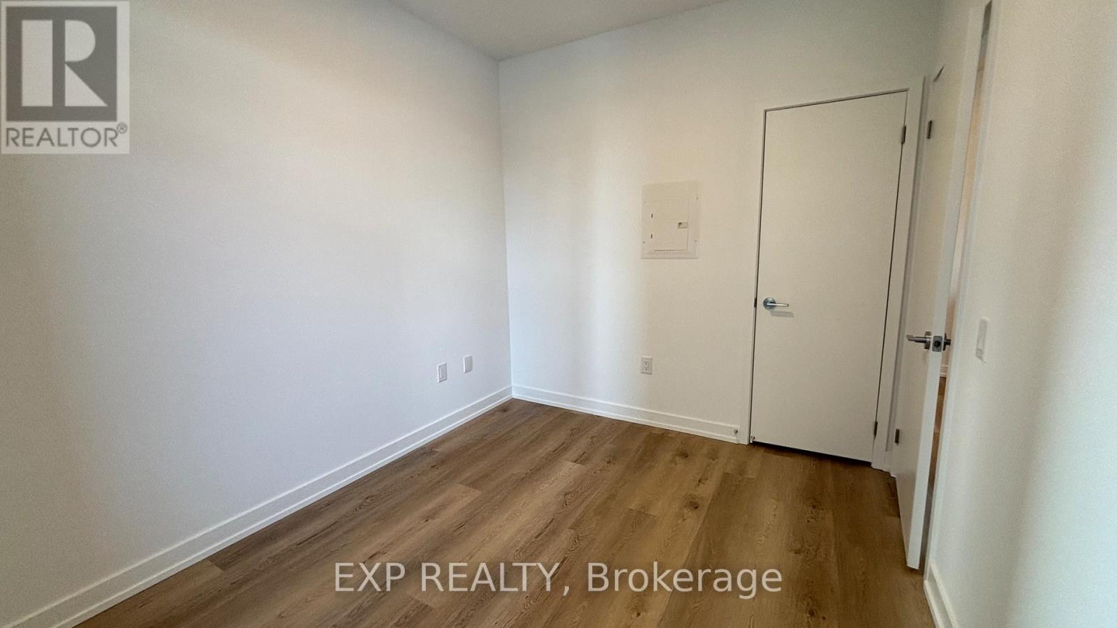 1606 - 395 Square One Drive, Mississauga, Ontario L5B 0P6 - Photo 13 - W12592958