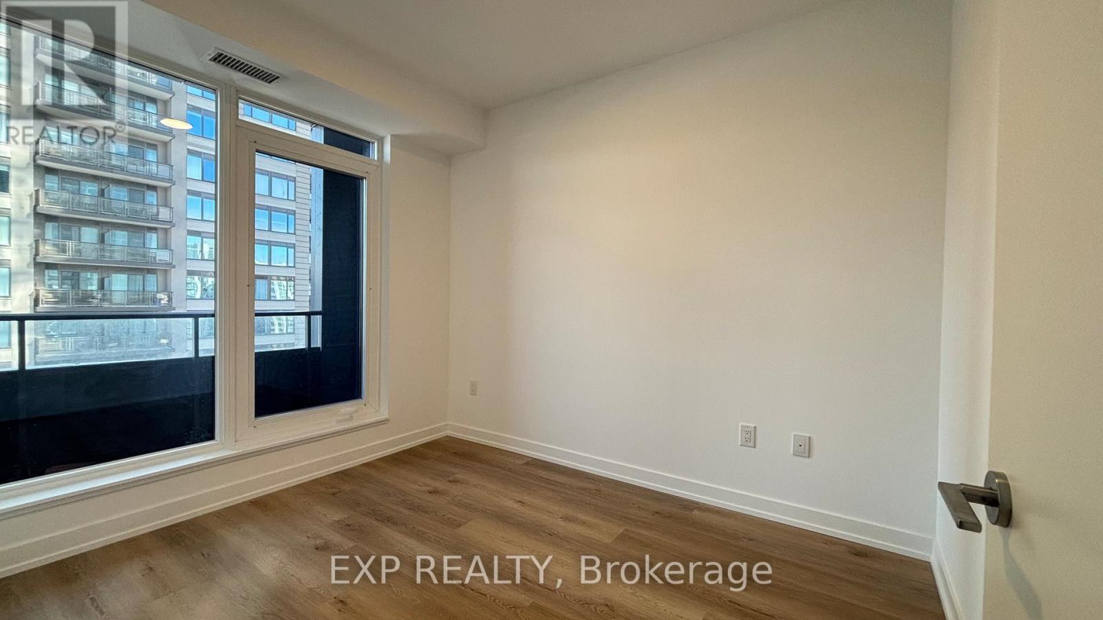 1606 - 395 Square One Drive, Mississauga, Ontario L5B 0P6 - Photo 14 - W12592958