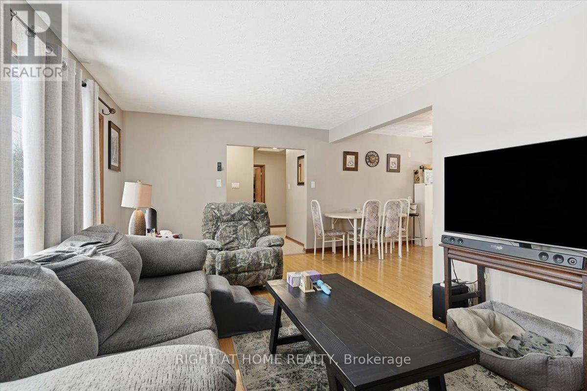 12 Maryknoll Avenue, Kawartha Lakes, Ontario  K9V 1A8 - Photo 5 - X12592922