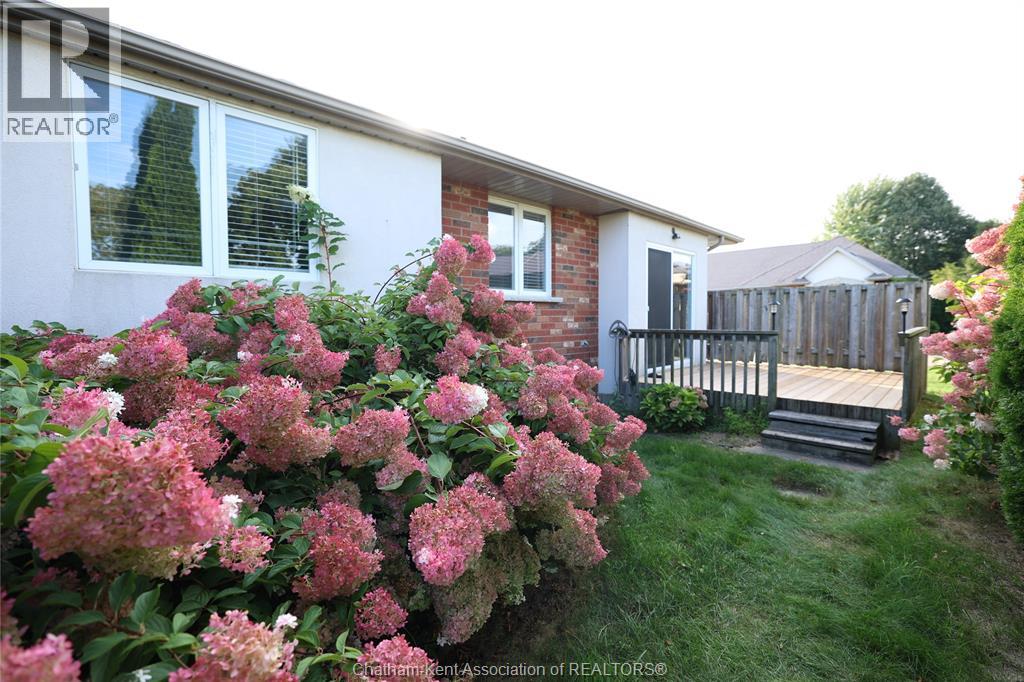 15 Oakgrove Lane, Chatham, Ontario  N7L 5R9 - Photo 2 - 25030928