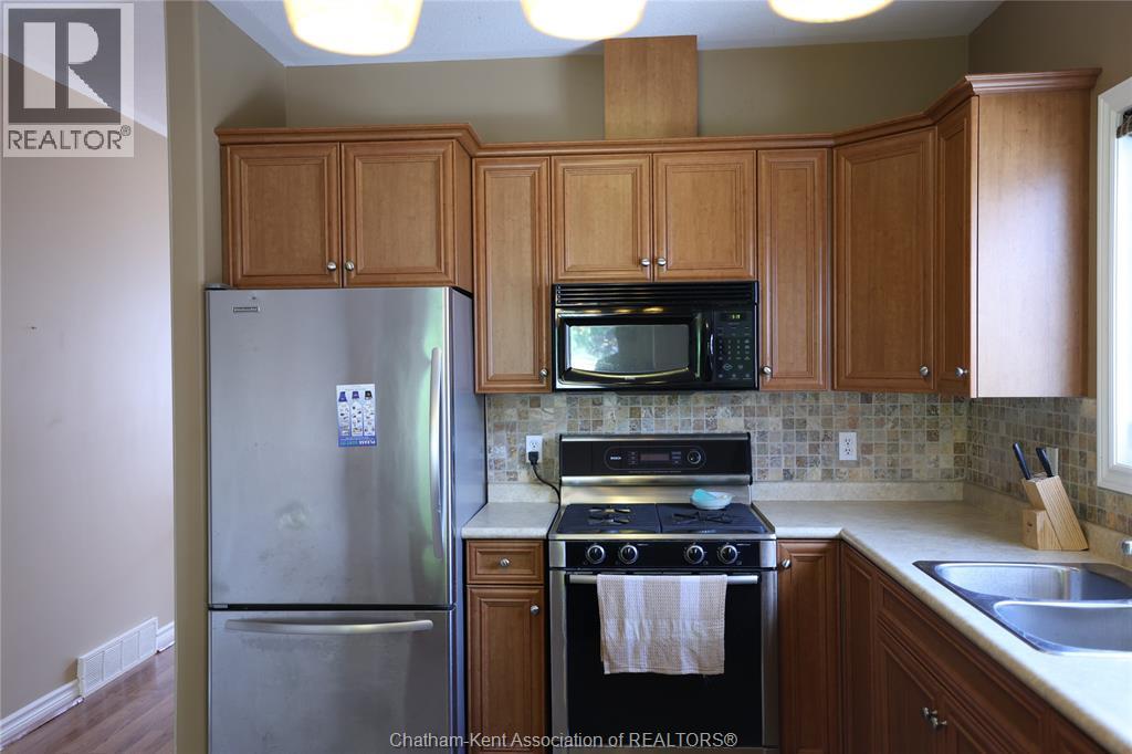 15 Oakgrove Lane, Chatham, Ontario  N7L 5R9 - Photo 5 - 25030928