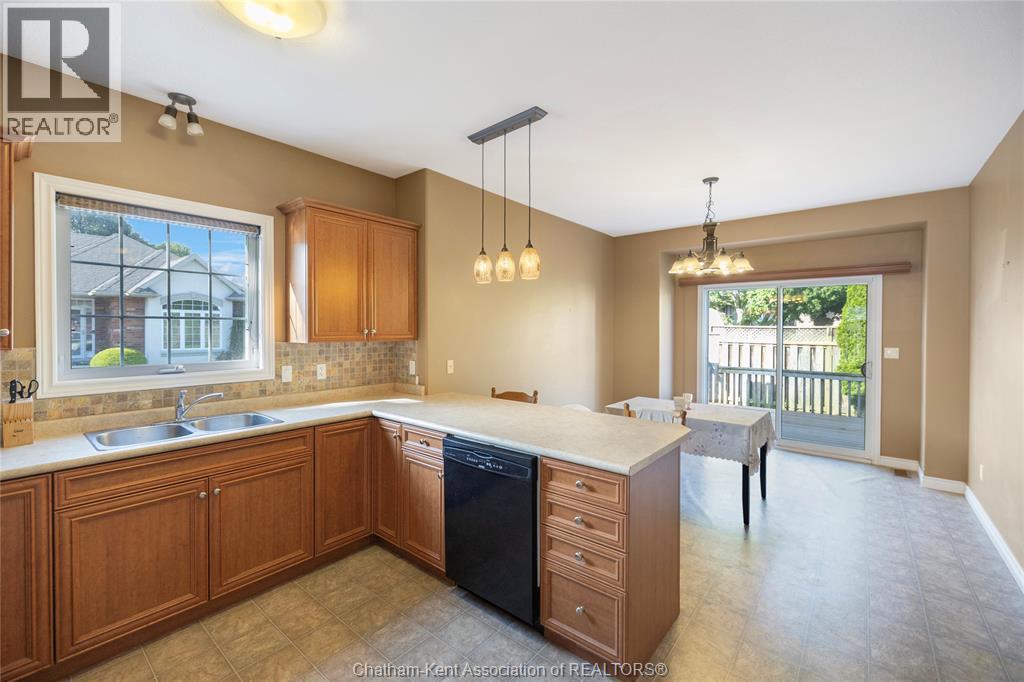 15 Oakgrove Lane, Chatham, Ontario  N7L 5R9 - Photo 6 - 25030928