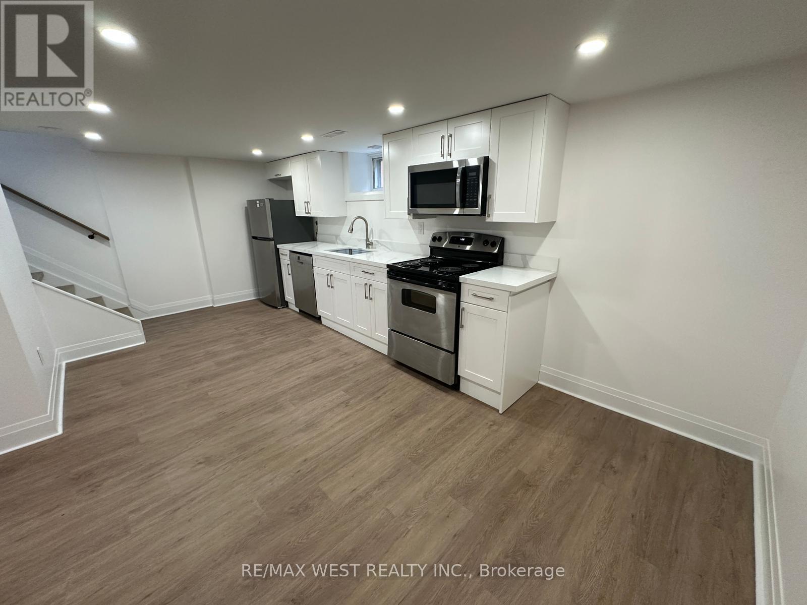 BASEMENT - 16 YORKSHIRE ROAD, Toronto, Ontario