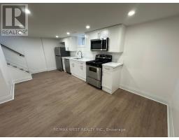 BASEMENT - 16 YORKSHIRE ROAD, Toronto, Ontario