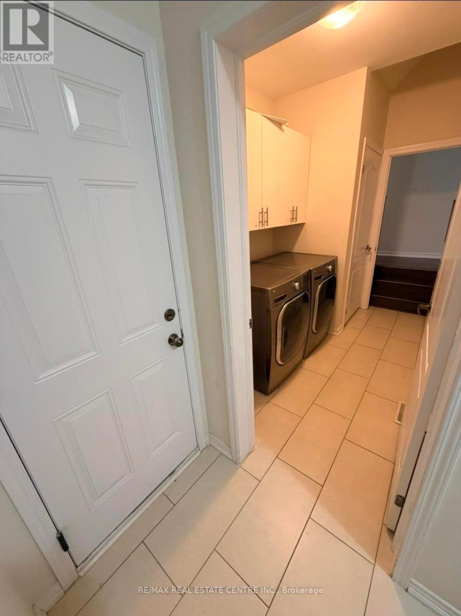 485 Queen Mary Drive, Brampton, Ontario  L7A 4M4 - Photo 10 - W12570448