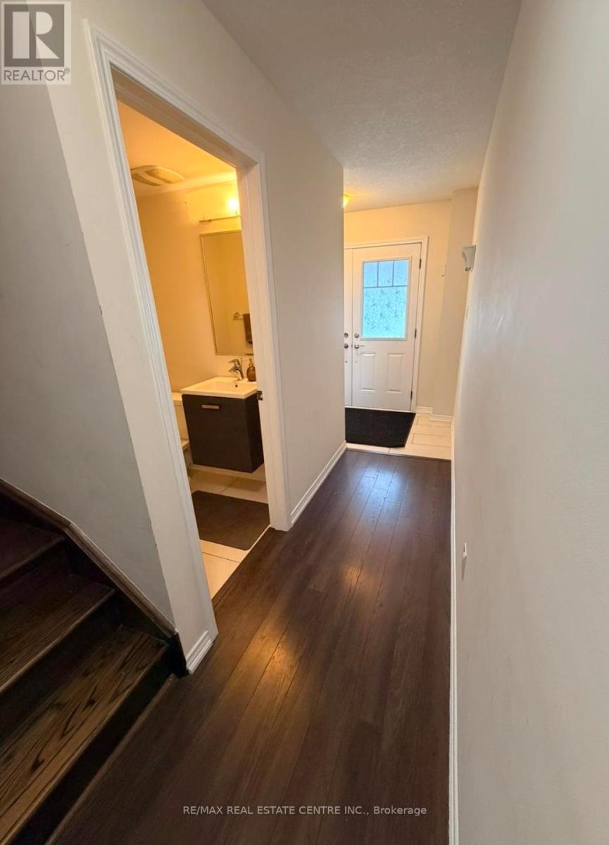 485 Queen Mary Drive, Brampton, Ontario  L7A 4M4 - Photo 9 - W12570448