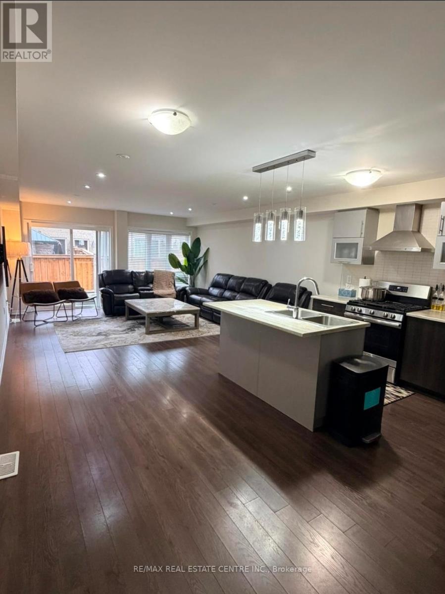 485 Queen Mary Drive, Brampton, Ontario  L7A 4M4 - Photo 6 - W12570448