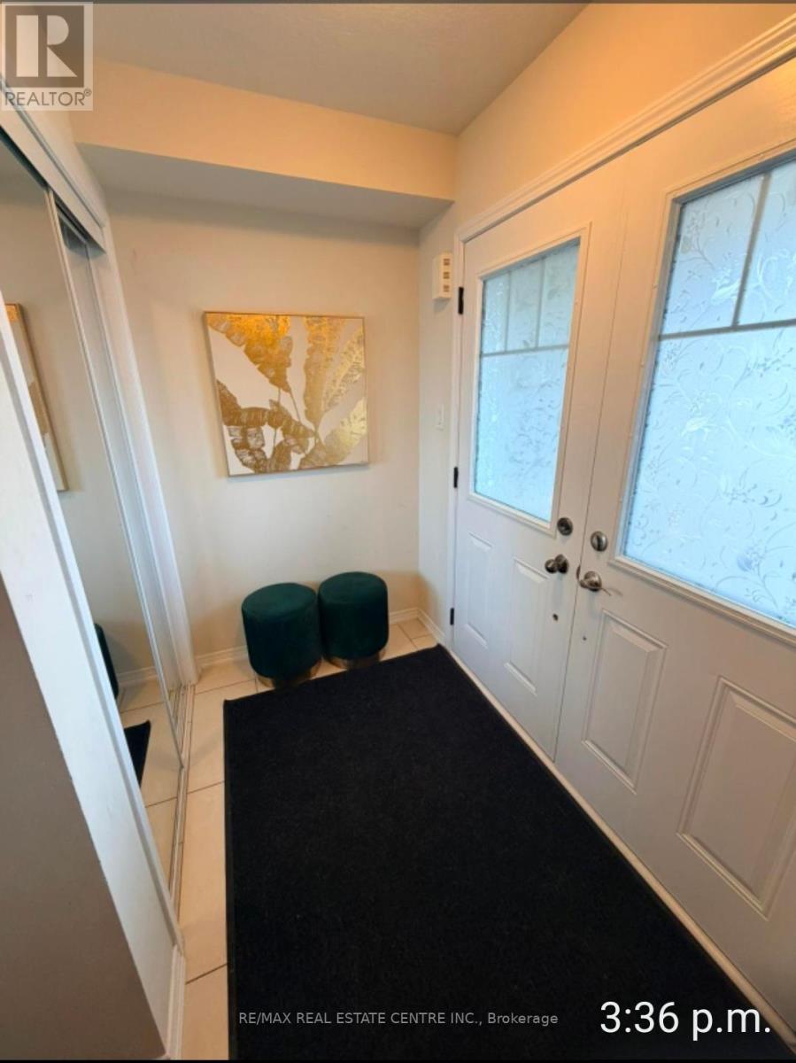 485 Queen Mary Drive, Brampton, Ontario  L7A 4M4 - Photo 3 - W12570448