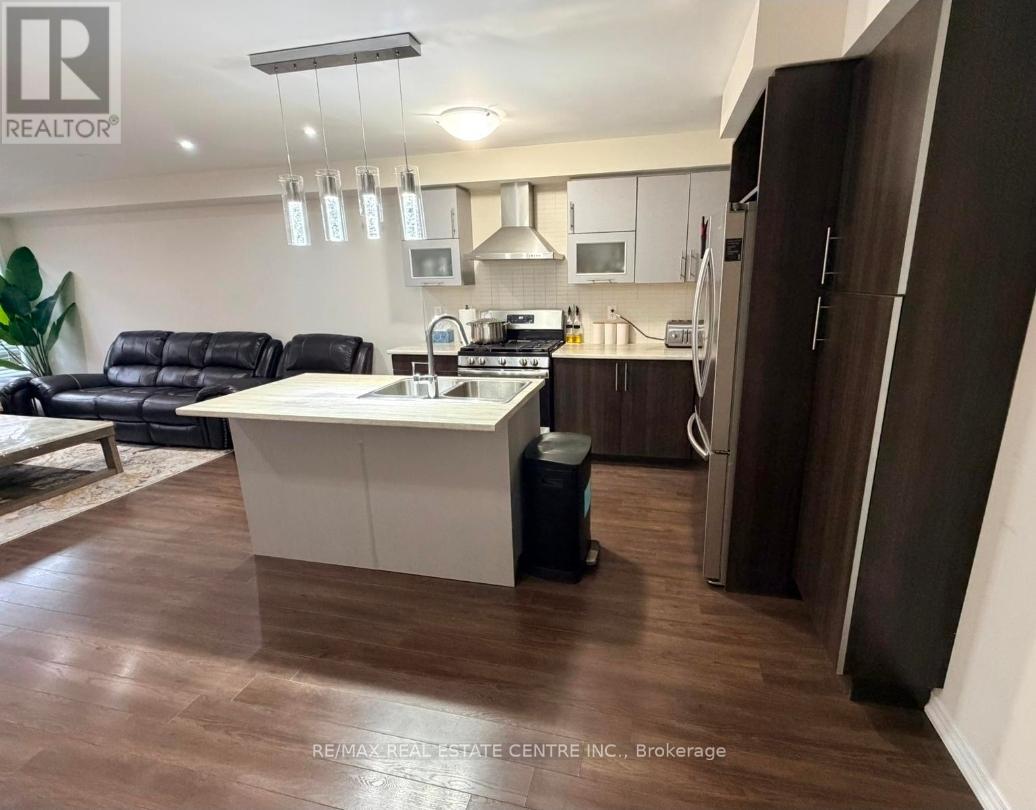 485 Queen Mary Drive, Brampton, Ontario  L7A 4M4 - Photo 4 - W12570448