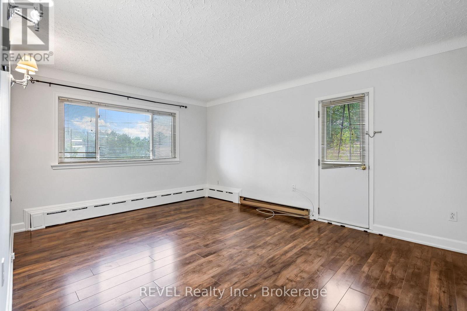 B - 462 B Carlton Street, St. Catharines, Ontario  L2M 4X1 - Photo 3 - X12593006