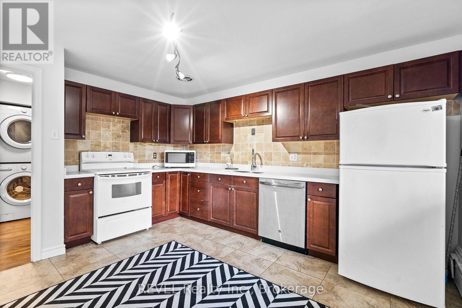 B - 462 B Carlton Street, St. Catharines, Ontario  L2M 4X1 - Photo 4 - X12593006