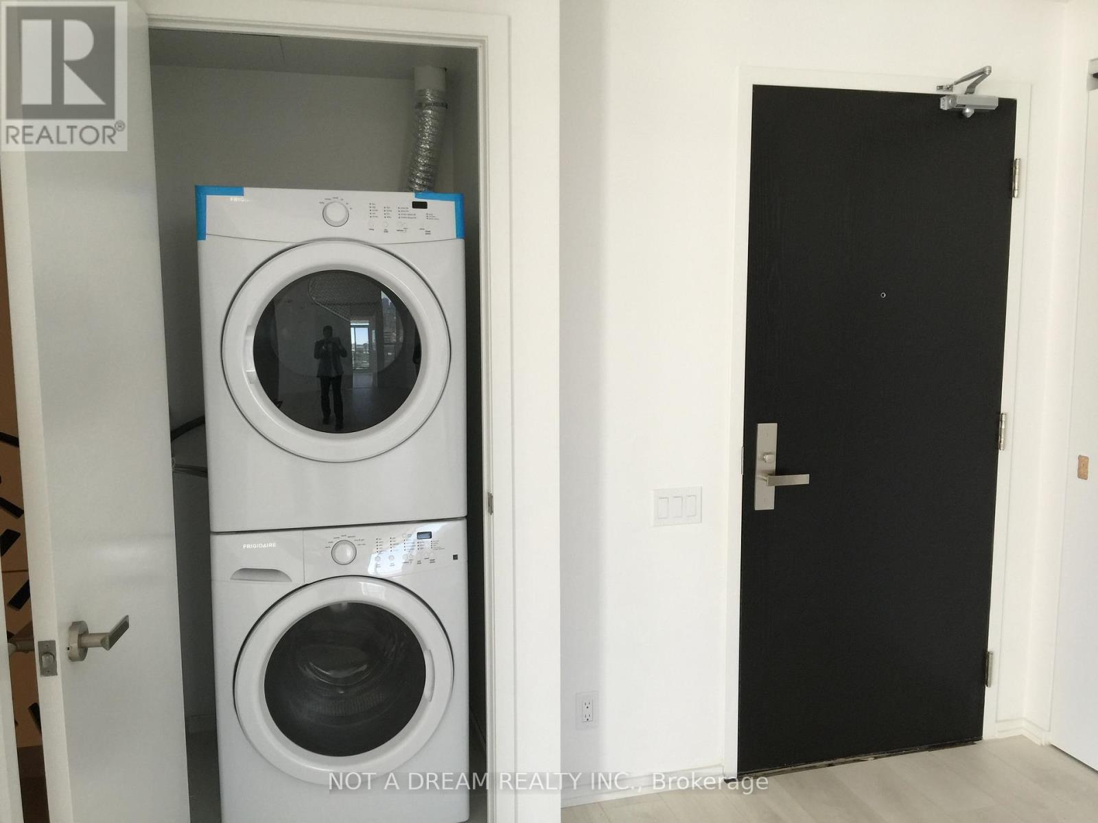 2408 - 125 Peter Street, Toronto, Ontario M5V 0M2 - Photo 14 - C12592978