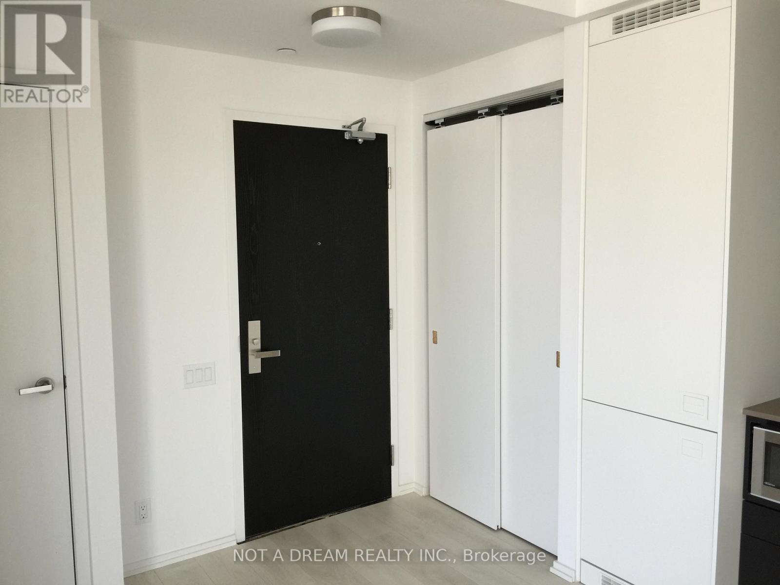 2408 - 125 Peter Street, Toronto, Ontario M5V 0M2 - Photo 3 - C12592978