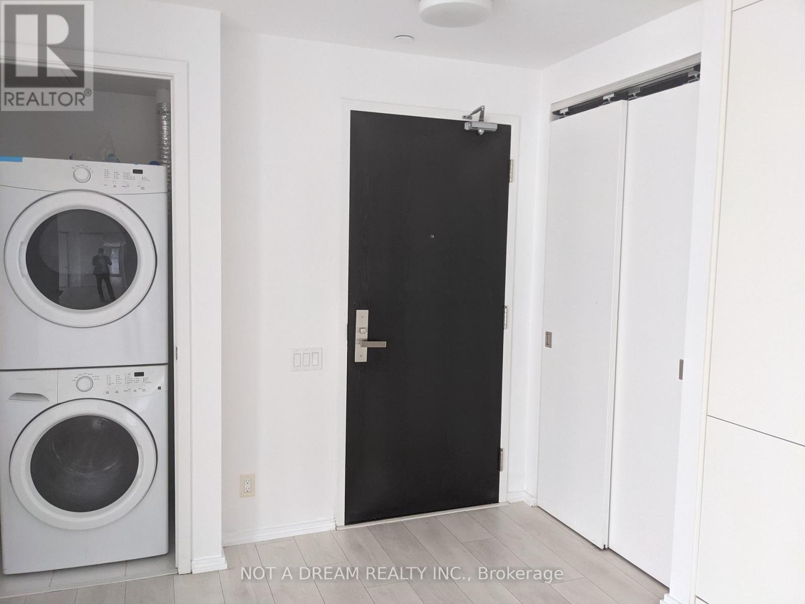 2408 - 125 Peter Street, Toronto, Ontario M5V 0M2 - Photo 4 - C12592978