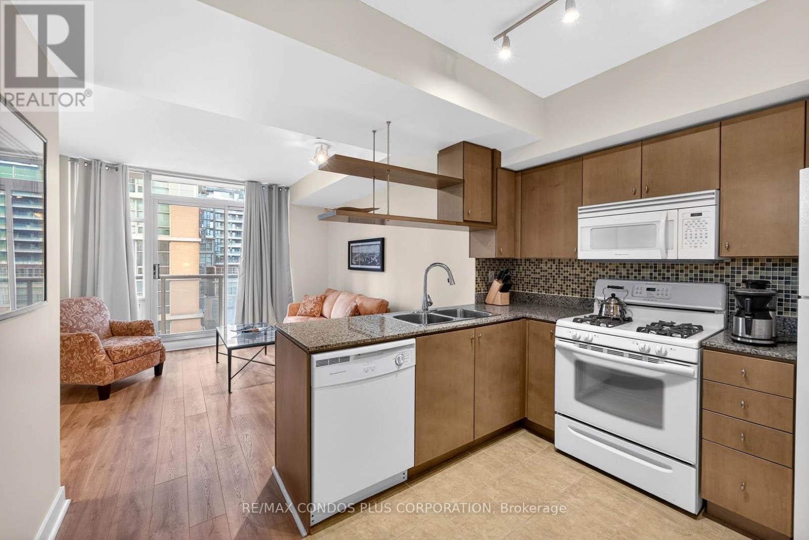 605 - 35 Mariner Terrace, Toronto, Ontario M5V 3V9 - Photo 10 - C12593016