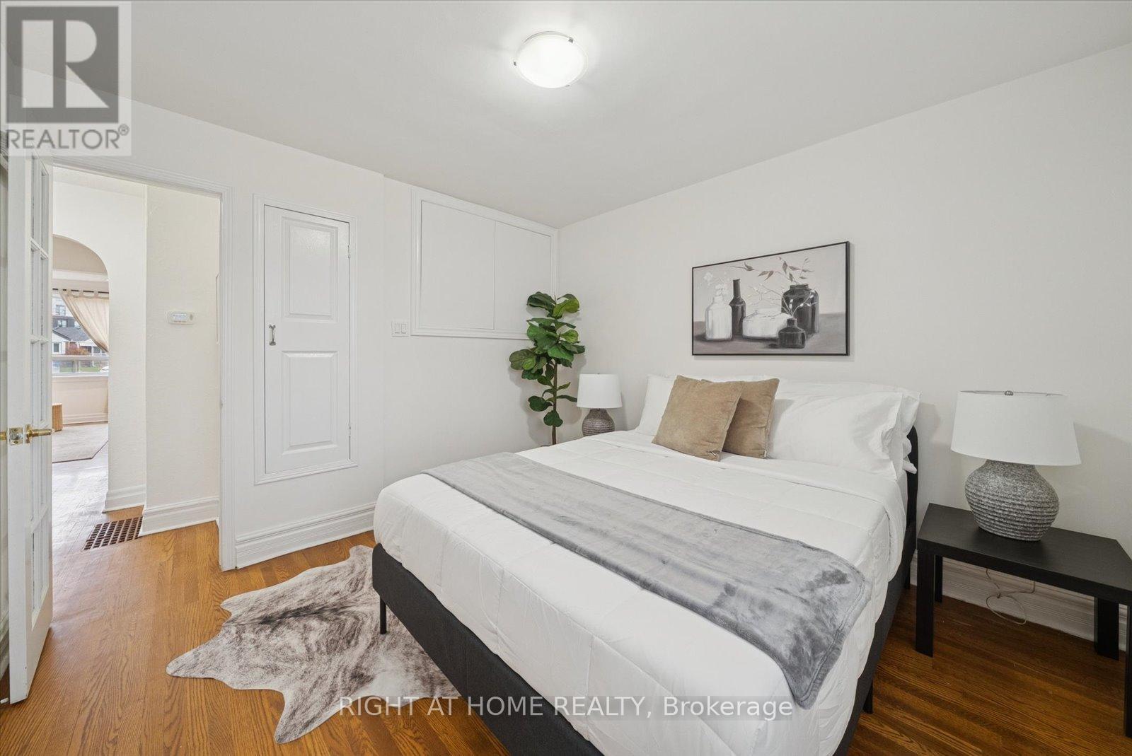 17 Yardley Avenue, Toronto, Ontario  M4B 2A7 - Photo 10 - E12592966