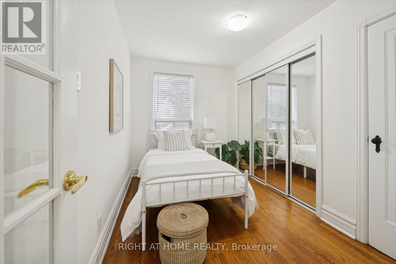 17 Yardley Avenue, Toronto, Ontario  M4B 2A7 - Photo 12 - E12592966