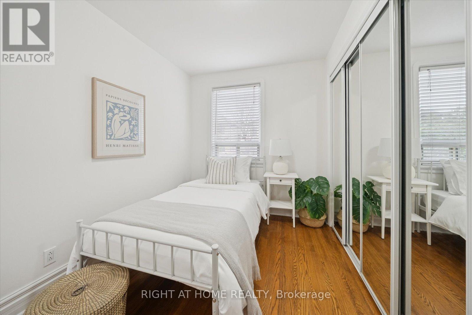 17 Yardley Avenue, Toronto, Ontario  M4B 2A7 - Photo 13 - E12592966