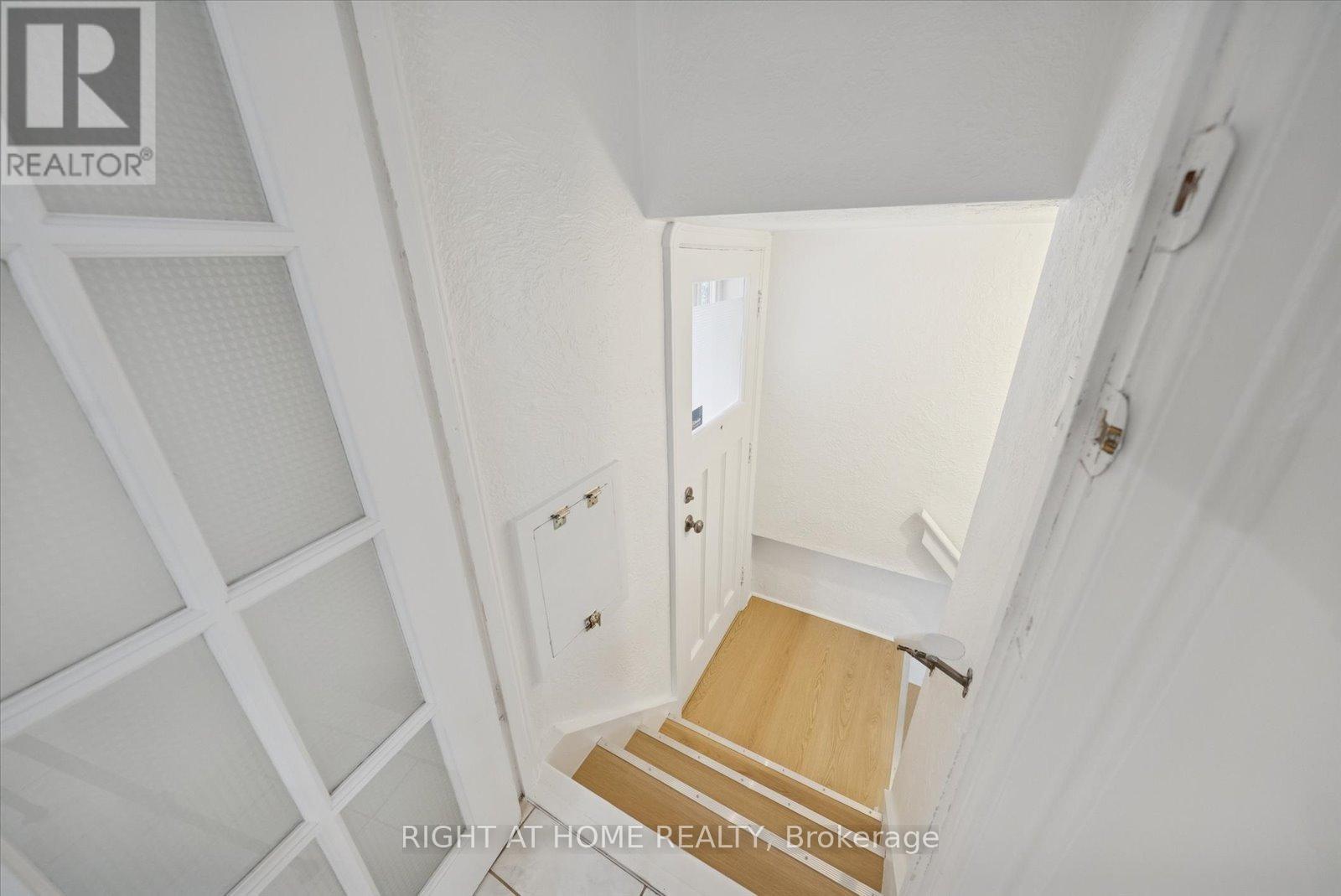 17 Yardley Avenue, Toronto, Ontario  M4B 2A7 - Photo 14 - E12592966