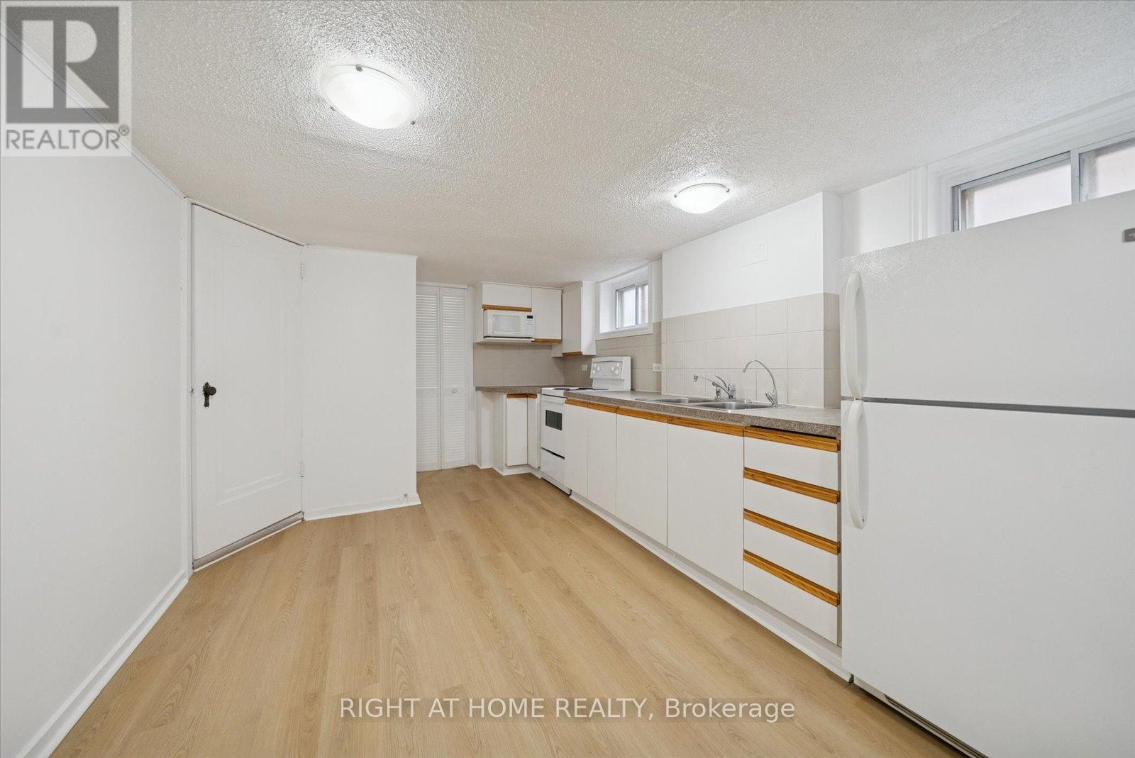 17 Yardley Avenue, Toronto, Ontario  M4B 2A7 - Photo 16 - E12592966