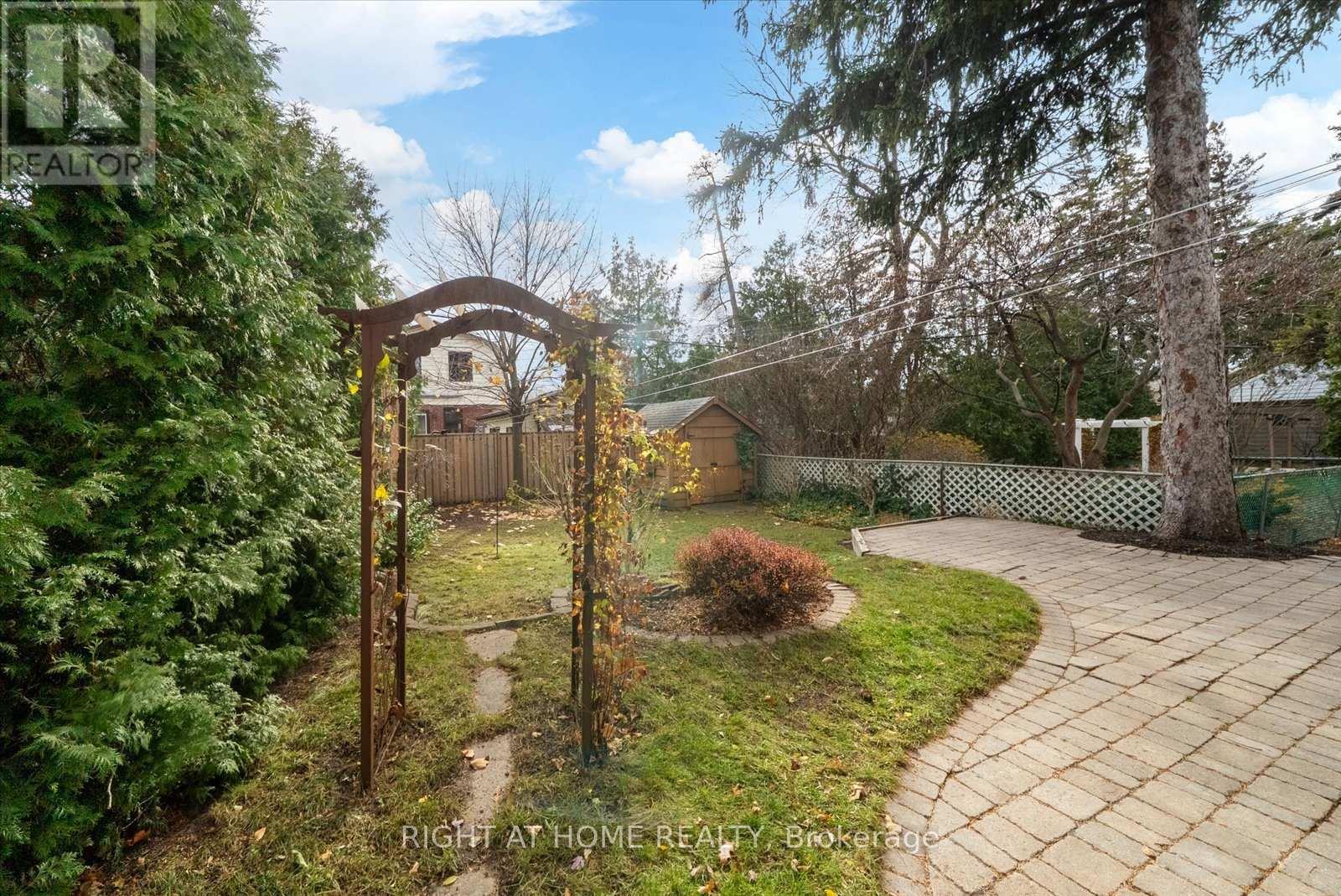 17 Yardley Avenue, Toronto, Ontario  M4B 2A7 - Photo 28 - E12592966