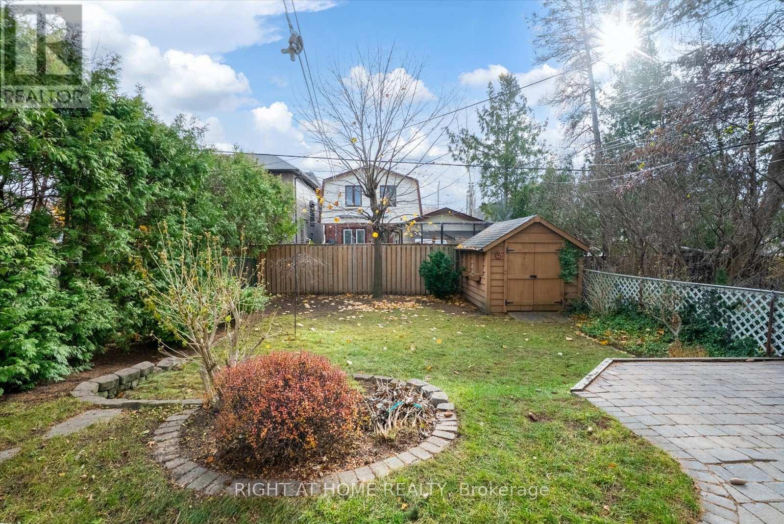 17 Yardley Avenue, Toronto, Ontario  M4B 2A7 - Photo 29 - E12592966