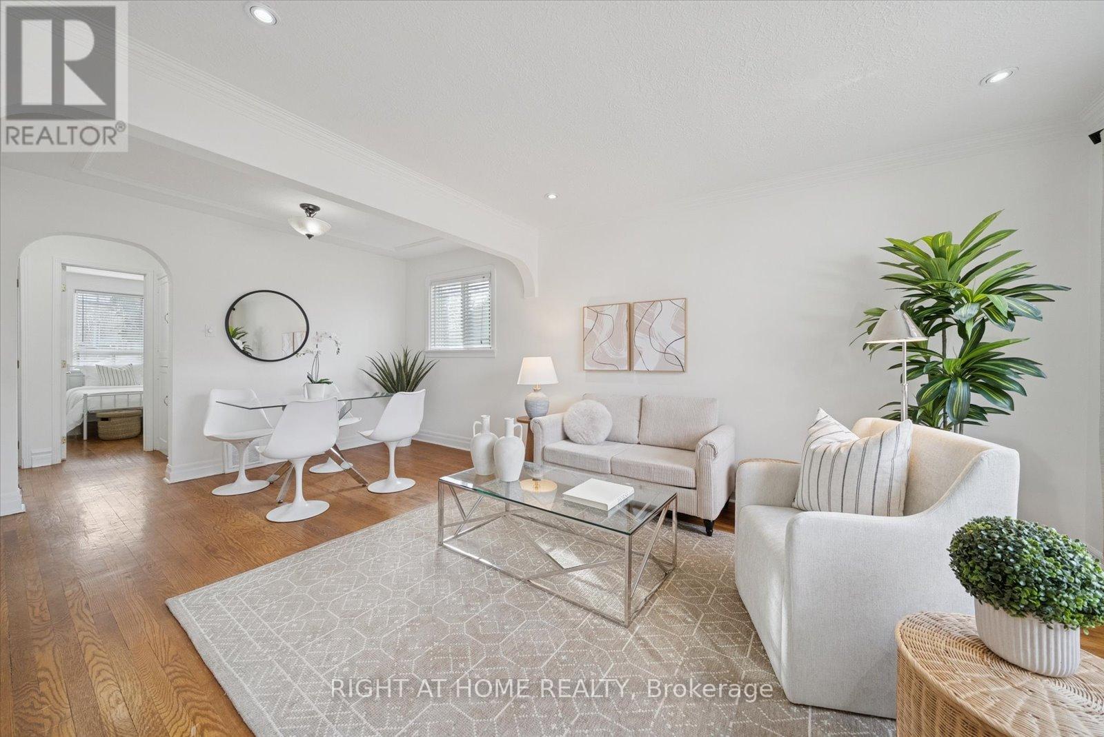 17 Yardley Avenue, Toronto, Ontario  M4B 2A7 - Photo 3 - E12592966