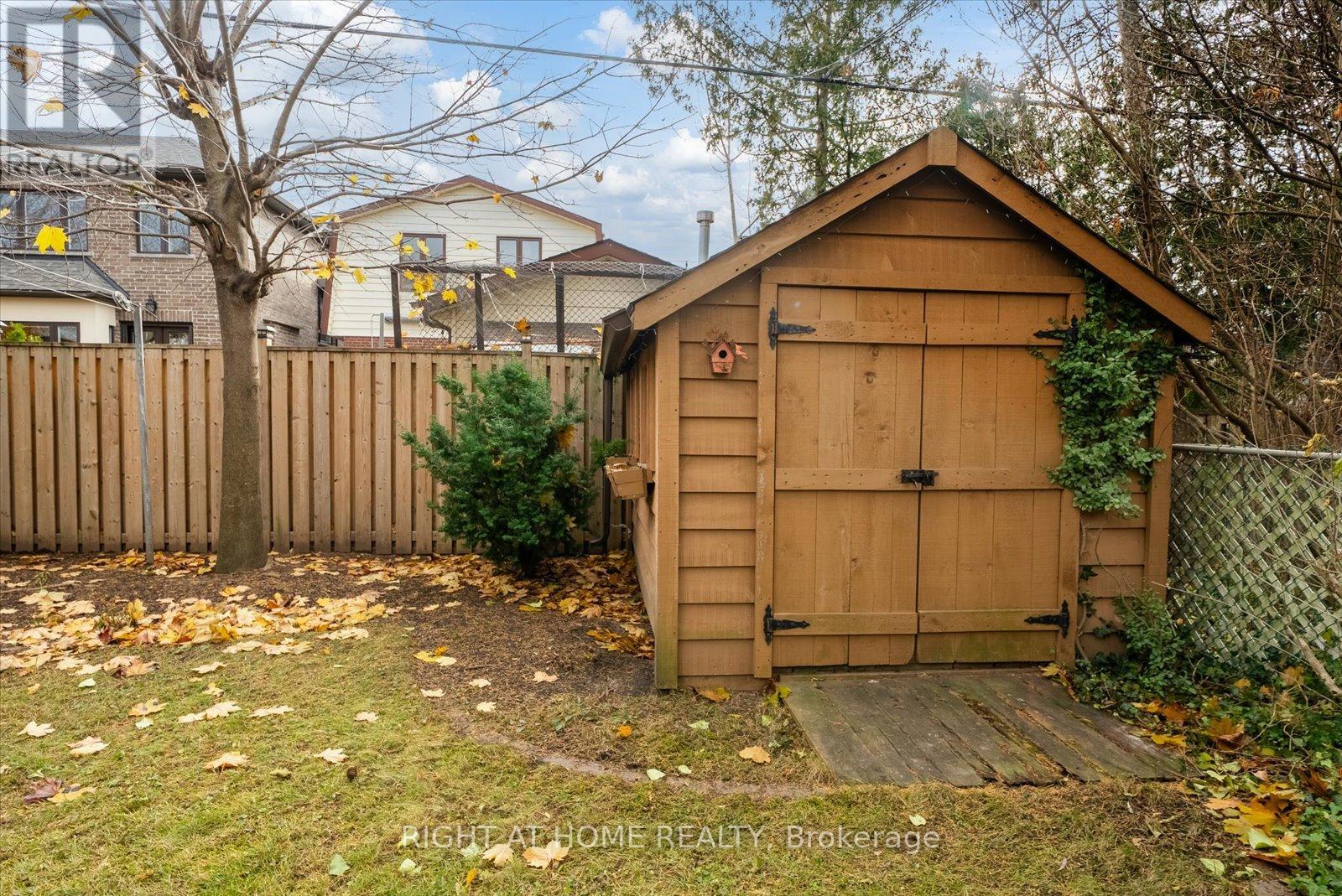 17 Yardley Avenue, Toronto, Ontario  M4B 2A7 - Photo 30 - E12592966