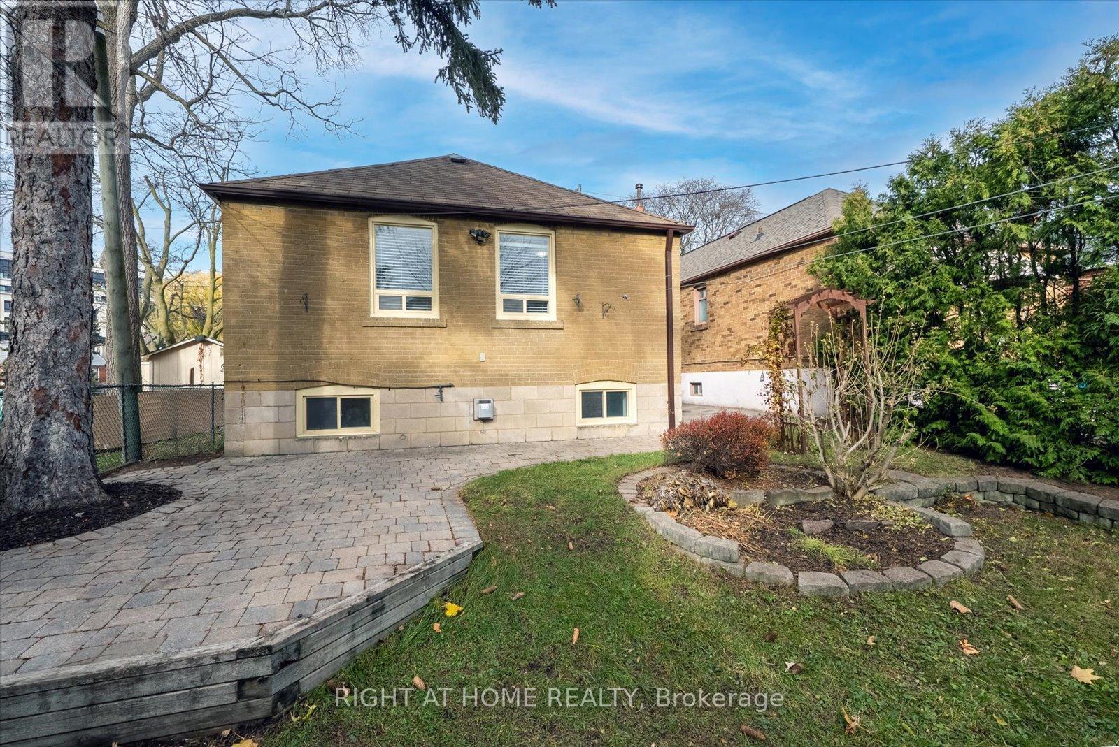 17 Yardley Avenue, Toronto, Ontario  M4B 2A7 - Photo 31 - E12592966