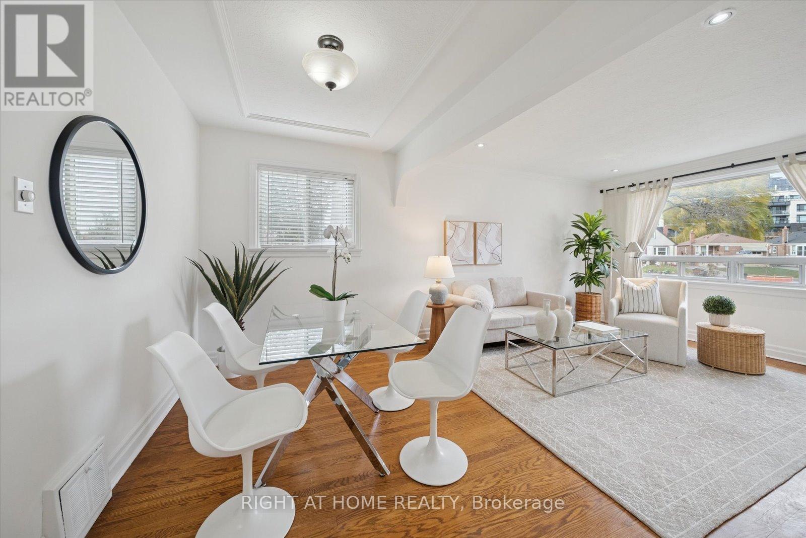 17 Yardley Avenue, Toronto, Ontario  M4B 2A7 - Photo 5 - E12592966