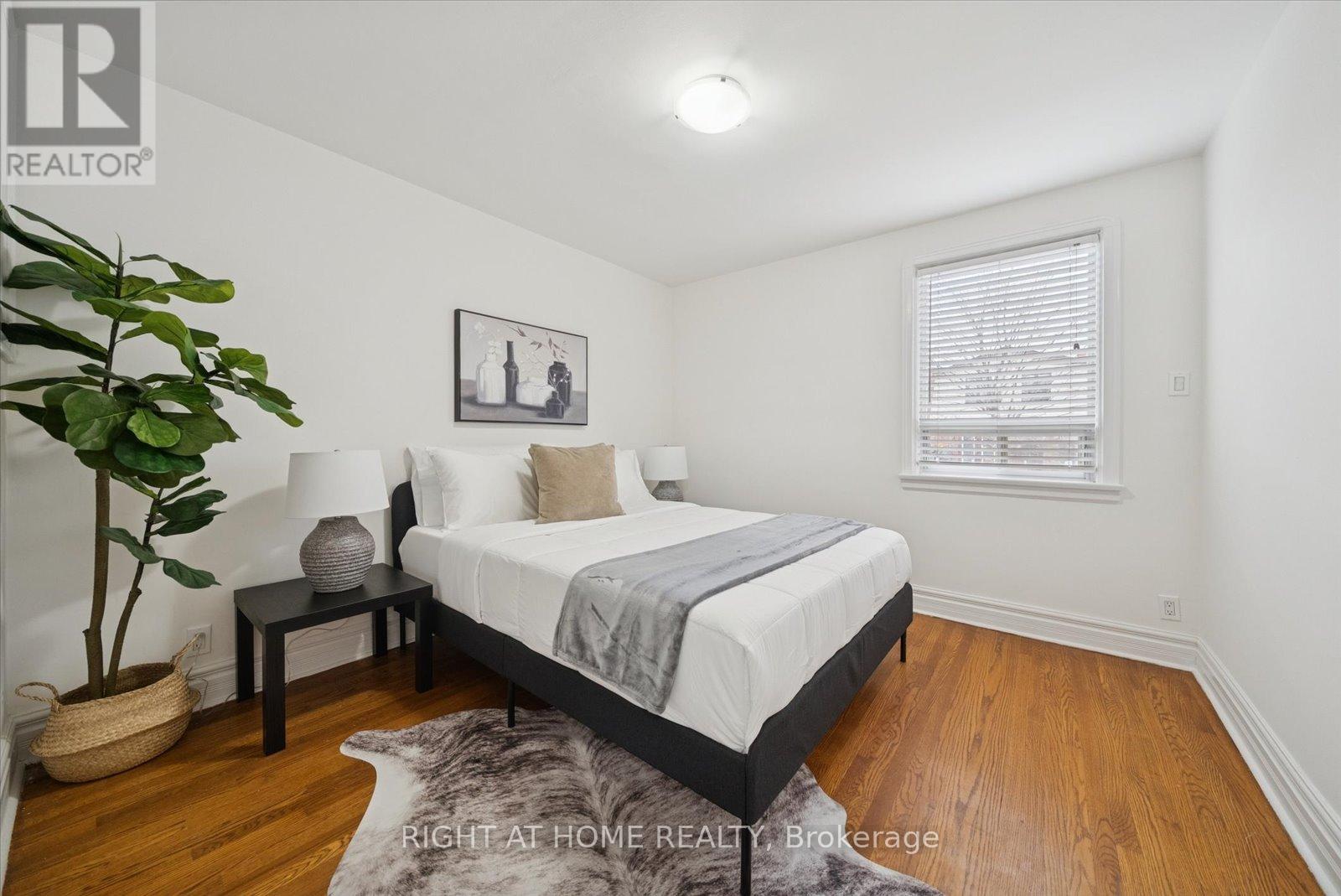 17 Yardley Avenue, Toronto, Ontario  M4B 2A7 - Photo 9 - E12592966