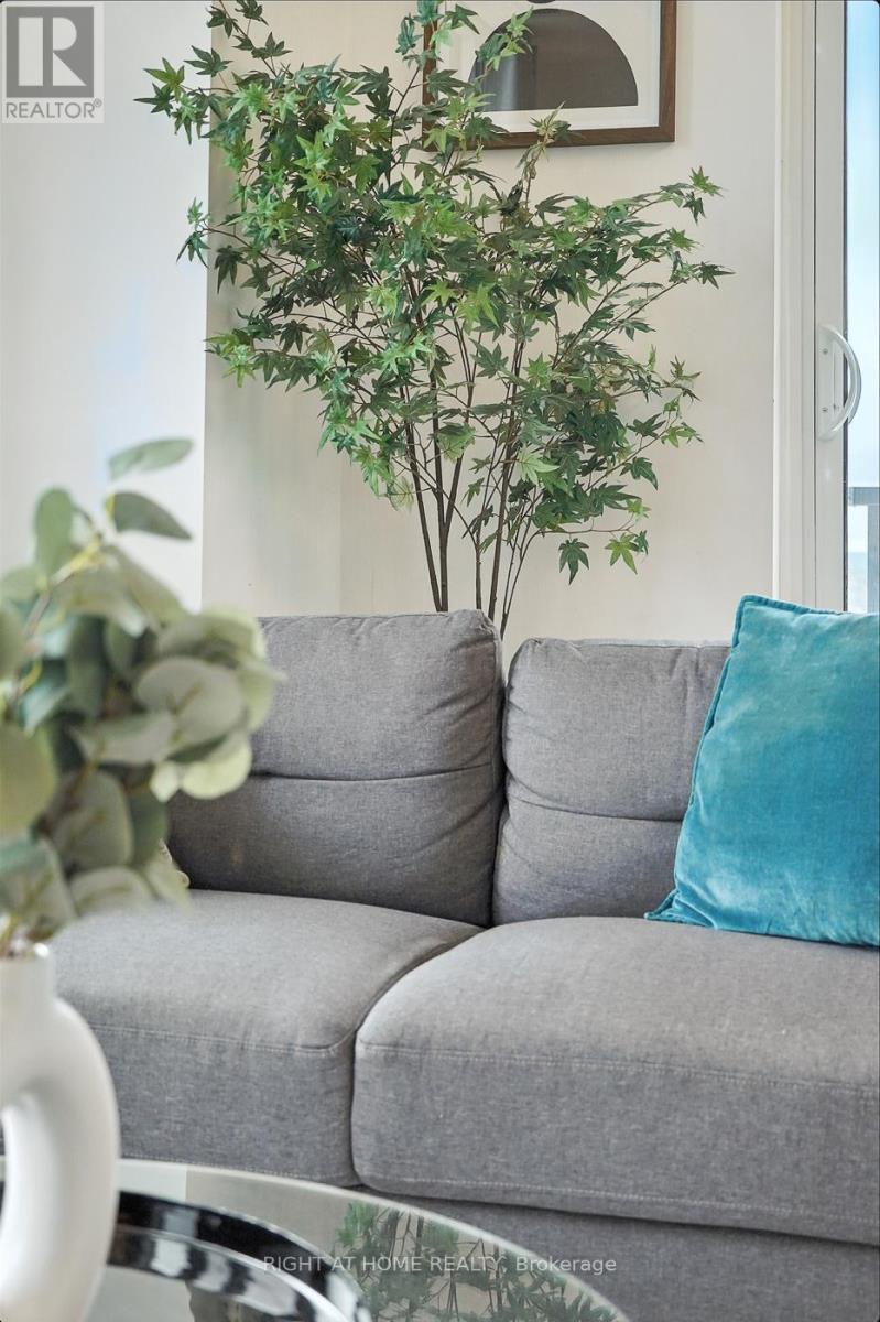 803 - 215 Veterans Drive S, Brampton, Ontario L7A 4S6 - Photo 12 - W12592990