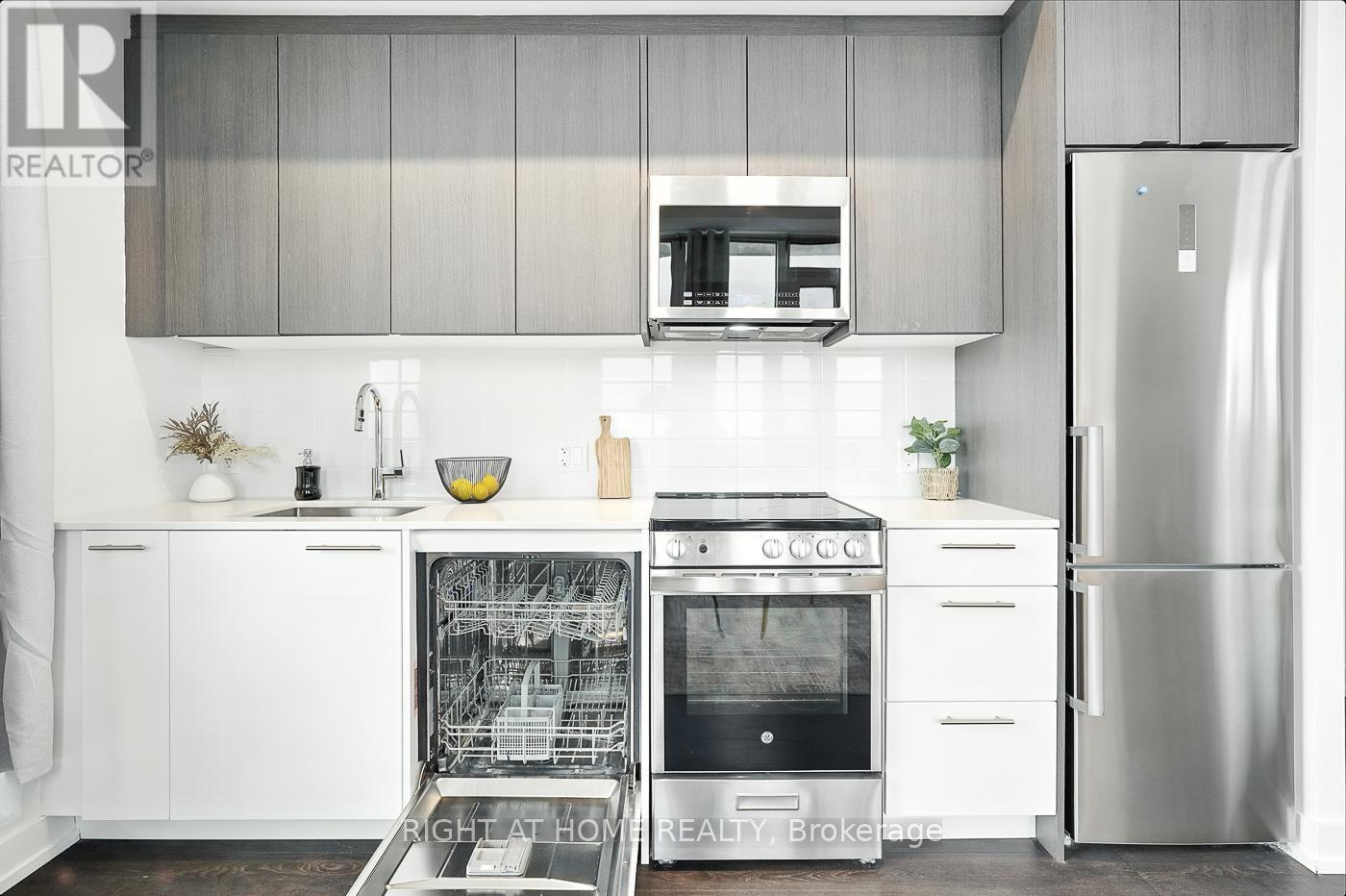 803 - 215 Veterans Drive S, Brampton, Ontario L7A 4S6 - Photo 20 - W12592990