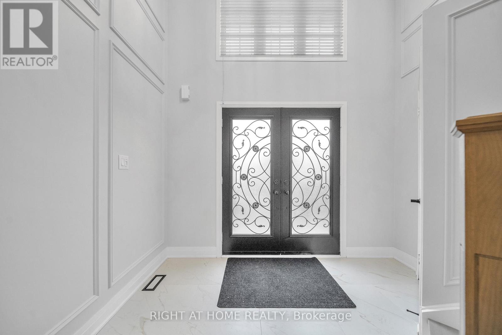 151 Luella Crescent, Brampton, Ontario  L7A 3J4 - Photo 3 - W12592996