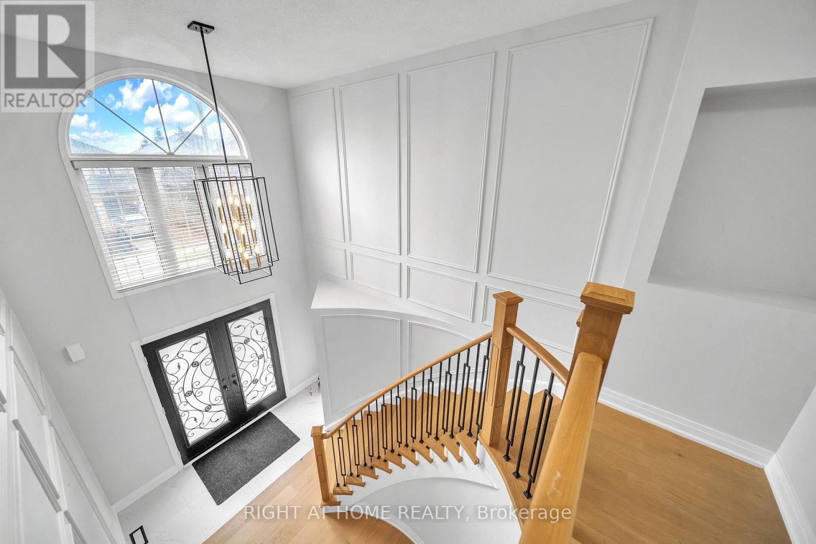 151 Luella Crescent, Brampton, Ontario  L7A 3J4 - Photo 4 - W12592996