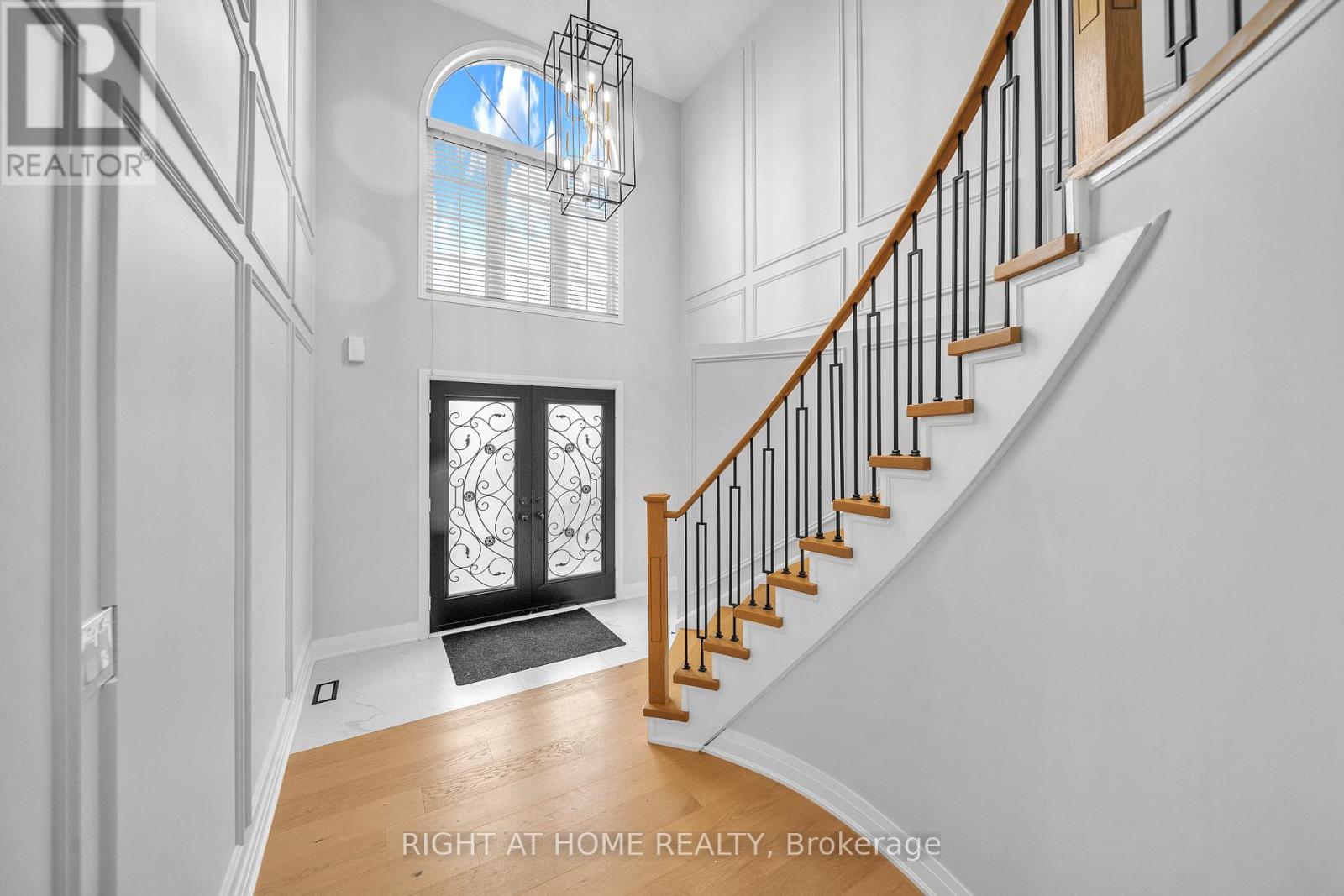 151 Luella Crescent, Brampton, Ontario  L7A 3J4 - Photo 5 - W12592996