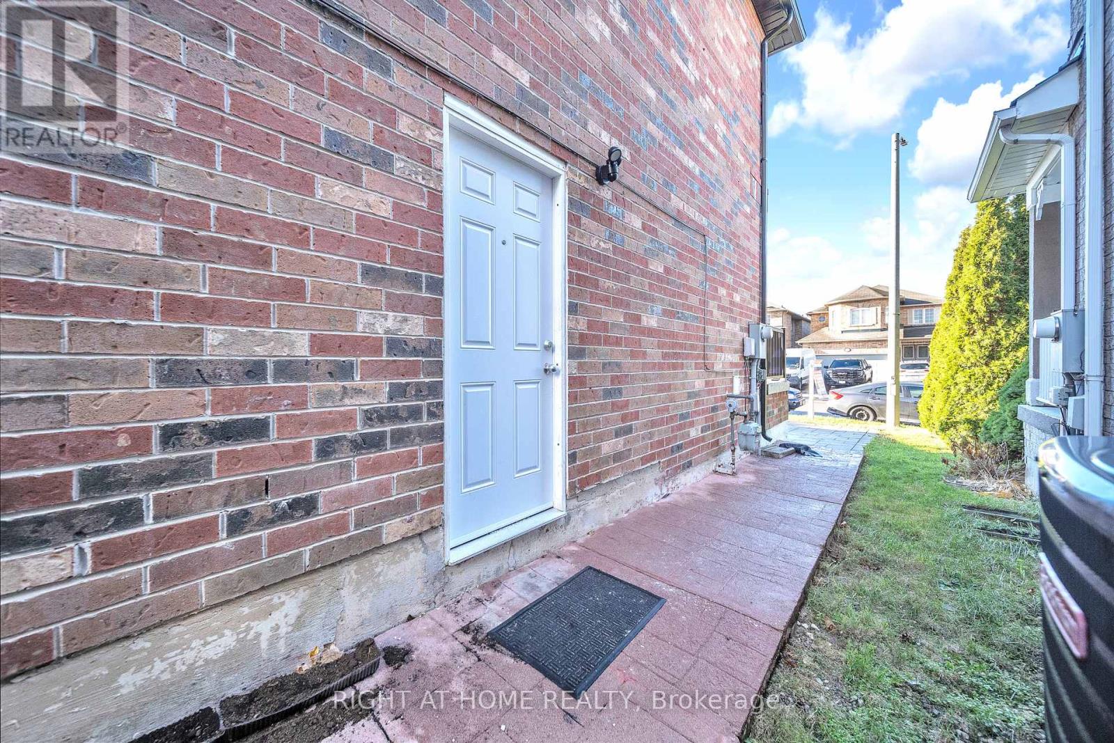 151 Luella Basement Crescent, Brampton, Ontario  L7A 3J4 - Photo 2 - W12593000