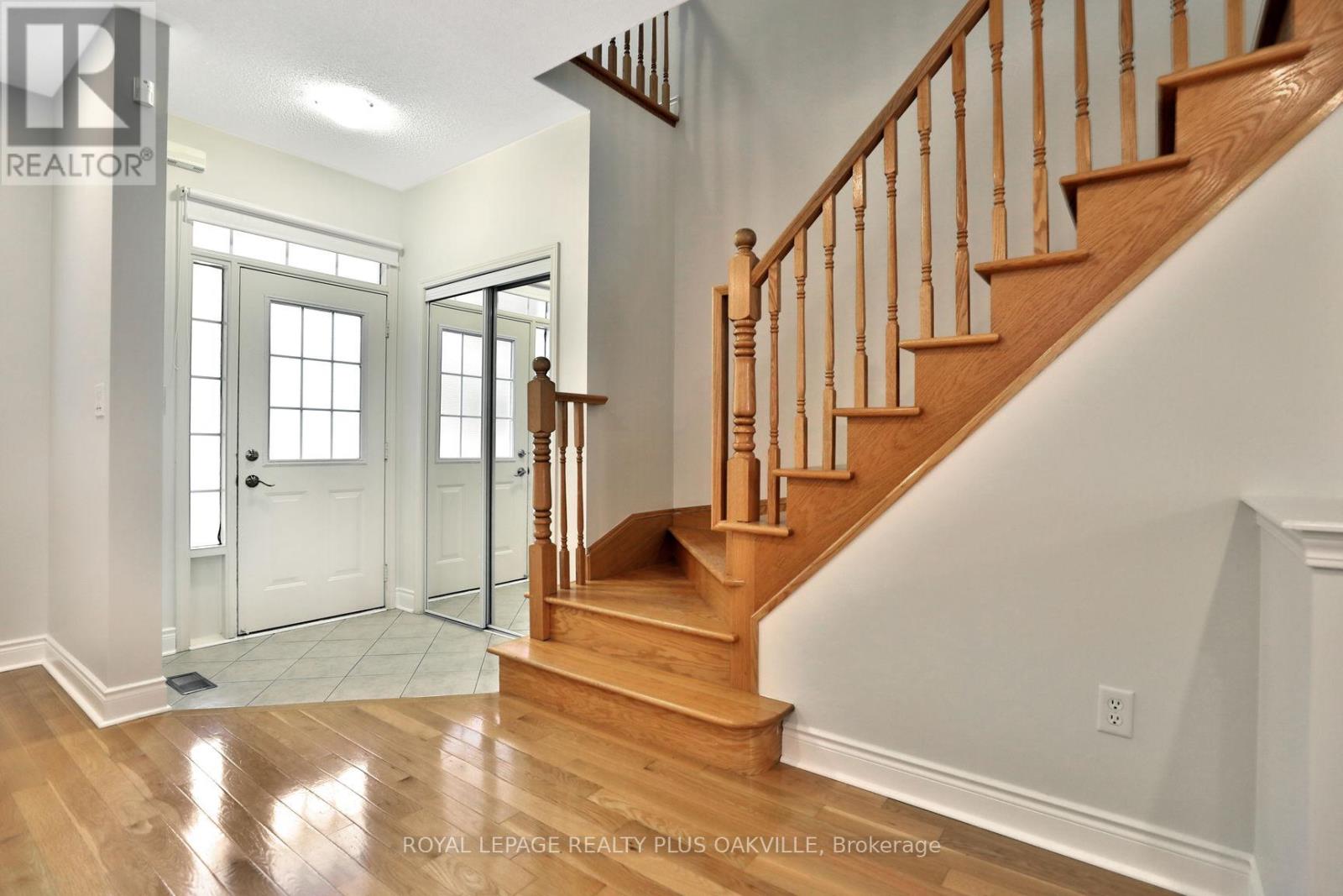 2565 Falkland Crescent, Oakville, Ontario  L6M 4X9 - Photo 4 - W12593018