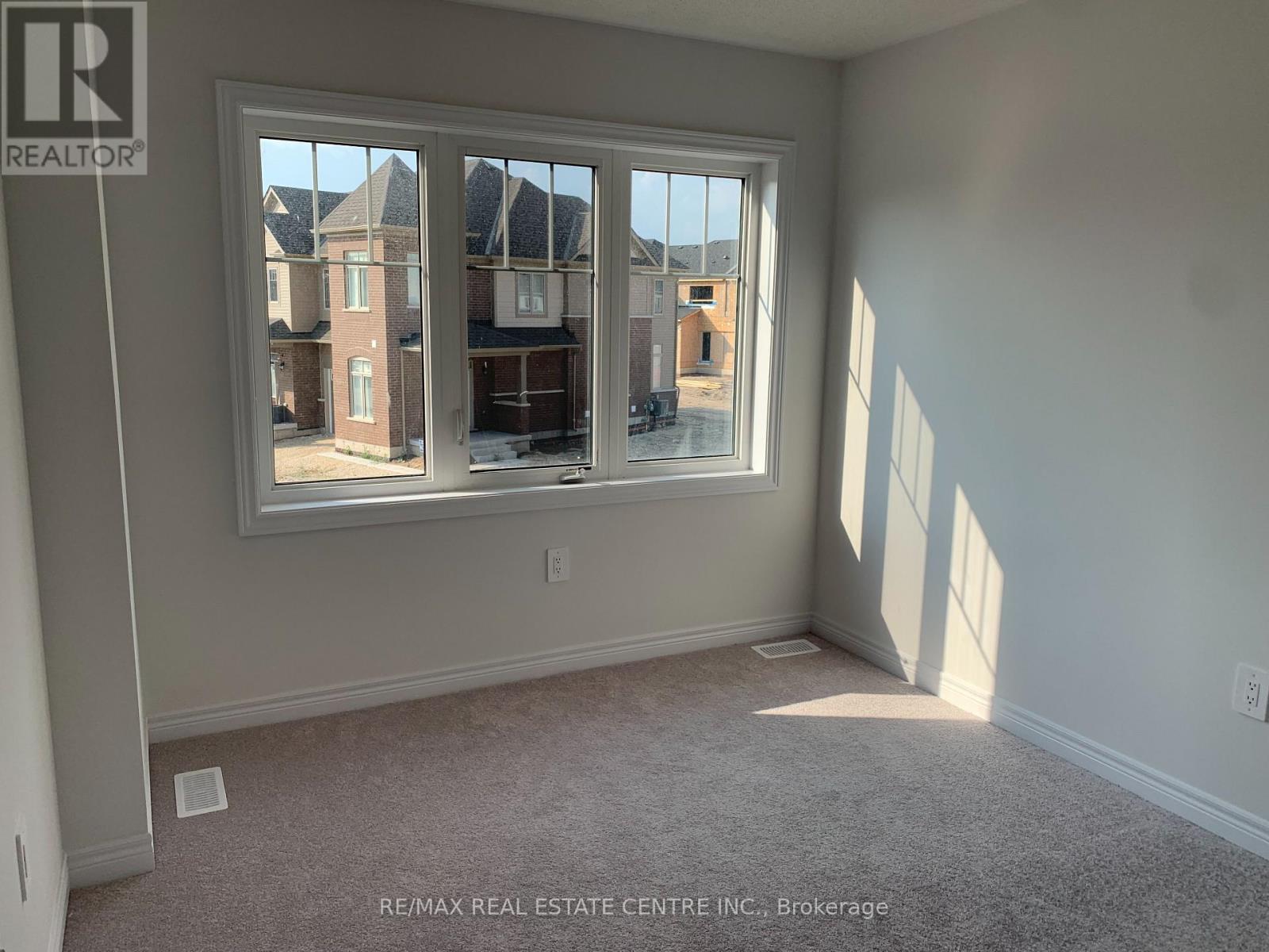 88 Edminston Drive, Centre Wellington, Ontario N1M 0J1 - Photo 19 - X12592968