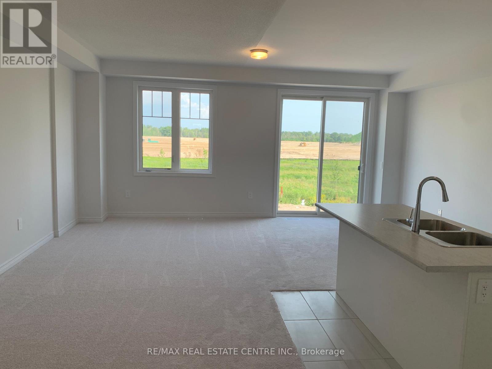 88 Edminston Drive, Centre Wellington, Ontario N1M 0J1 - Photo 4 - X12592968