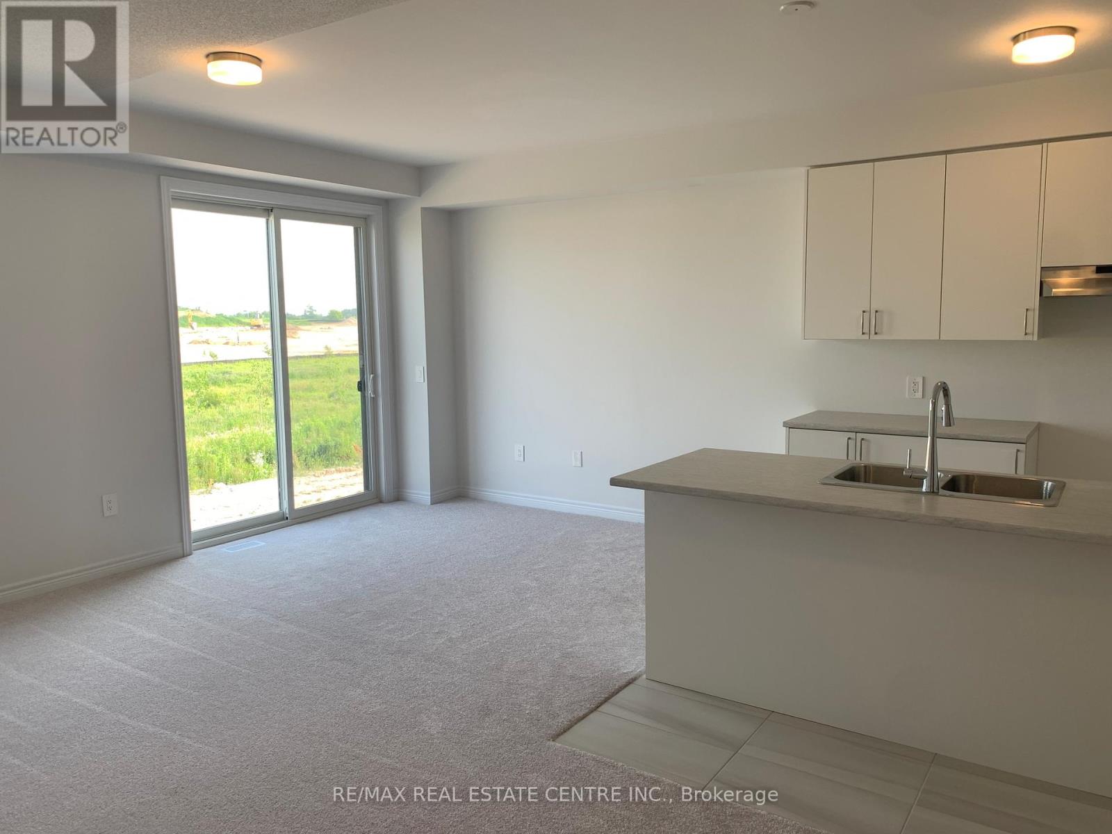 88 Edminston Drive, Centre Wellington, Ontario N1M 0J1 - Photo 6 - X12592968