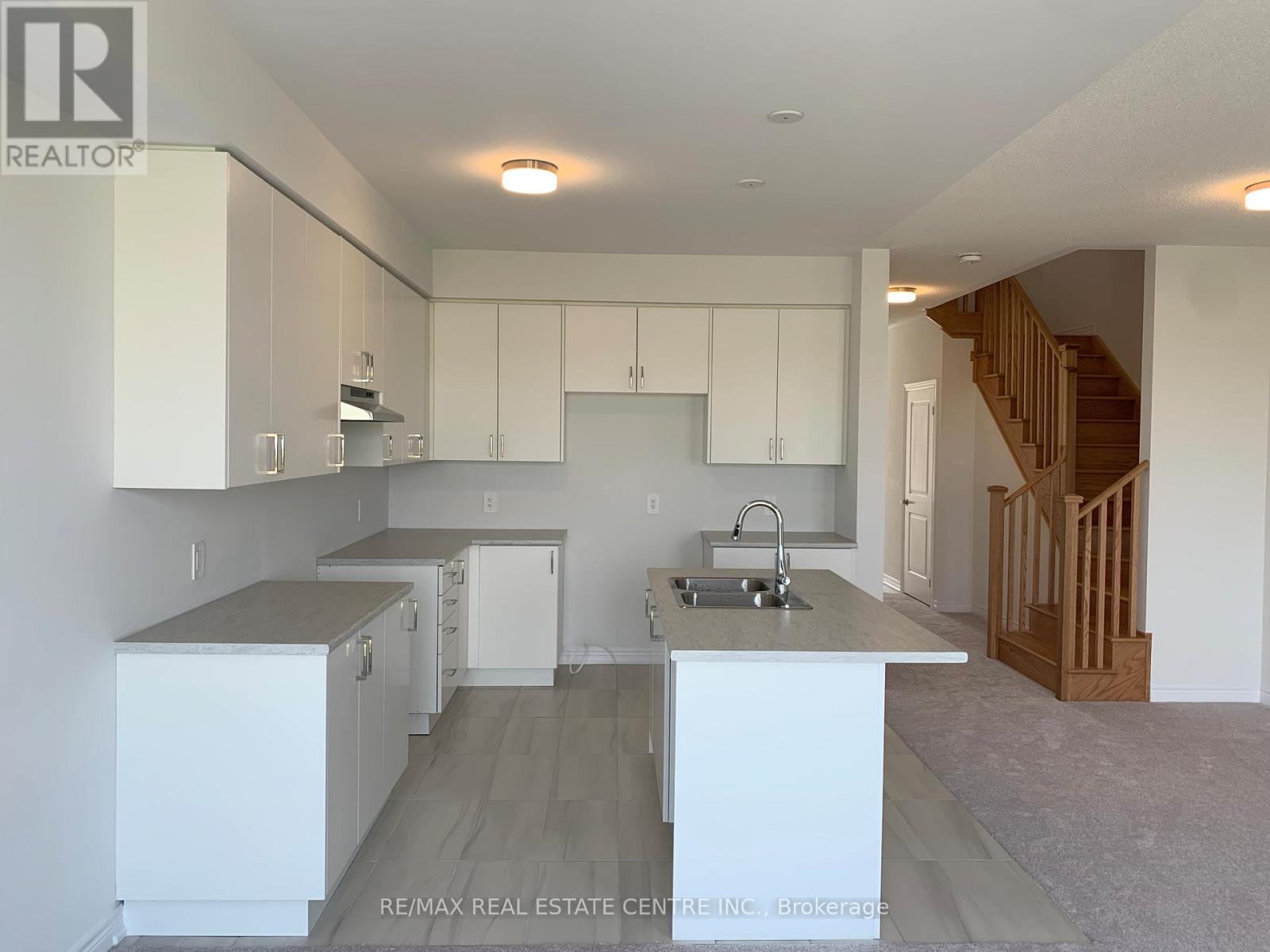 88 Edminston Drive, Centre Wellington, Ontario N1M 0J1 - Photo 7 - X12592968